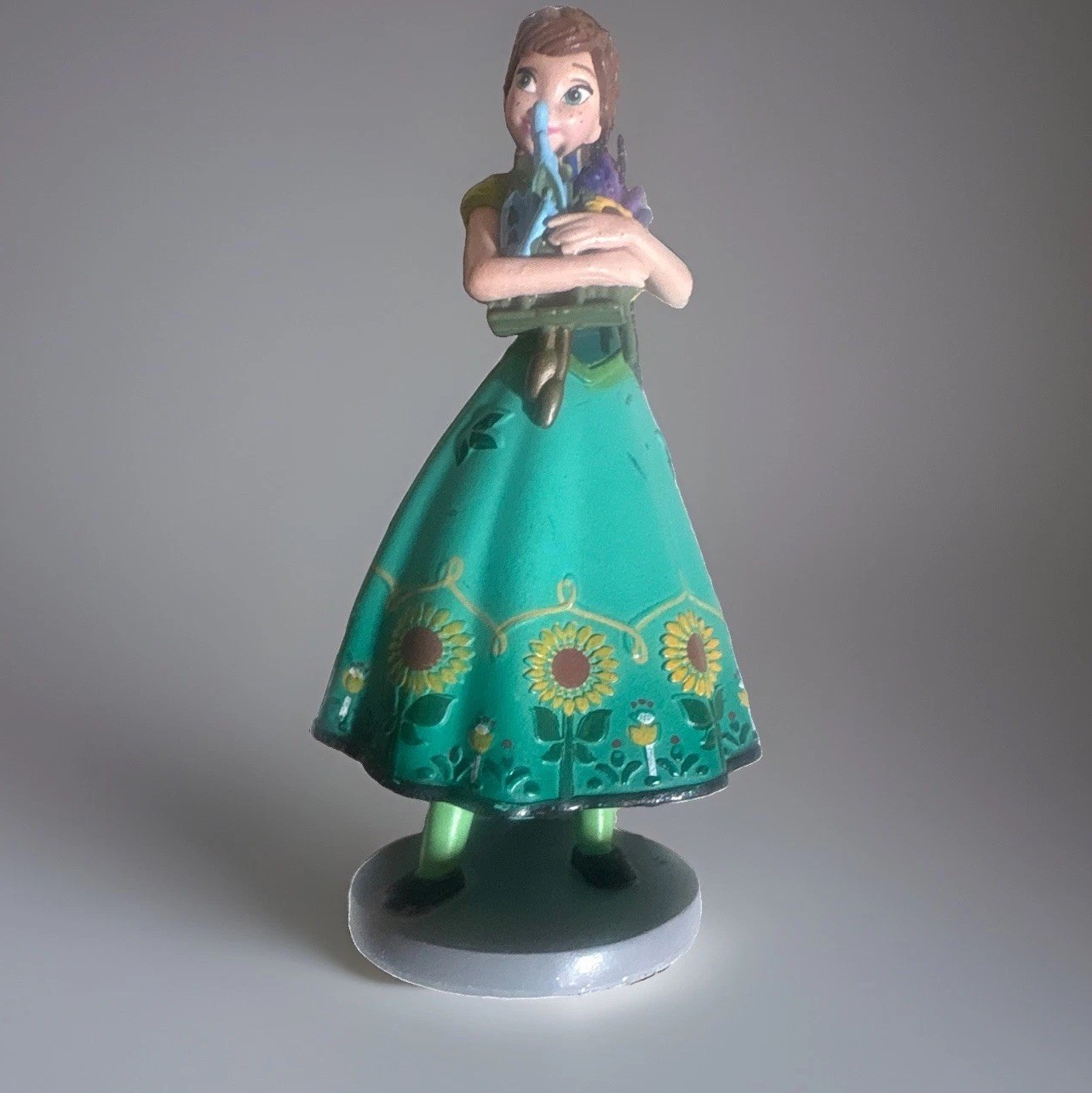 Disney Princess Anna Figurine W/ Green Dress Holding Flowers Figure NEW