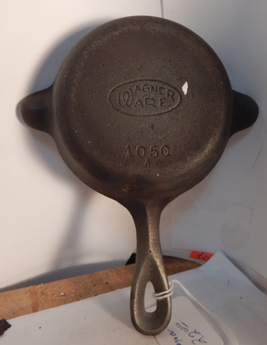vintage cast iron ash try Wagner Ware 1050A  3 3/4\
