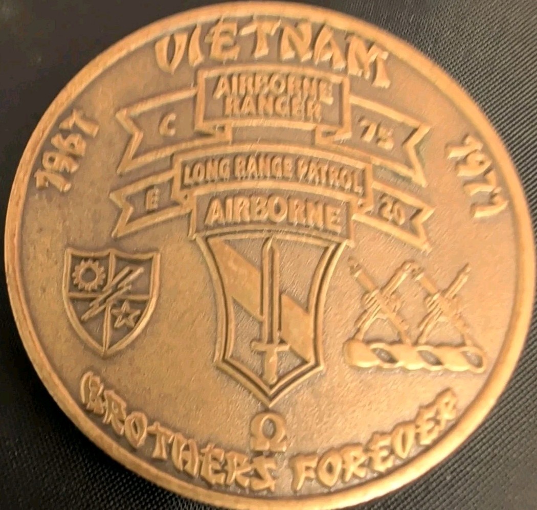 Vintage 1967 - 1971 Vietnam Airborne Ranger Challenge Coin Brothers Forever RARE