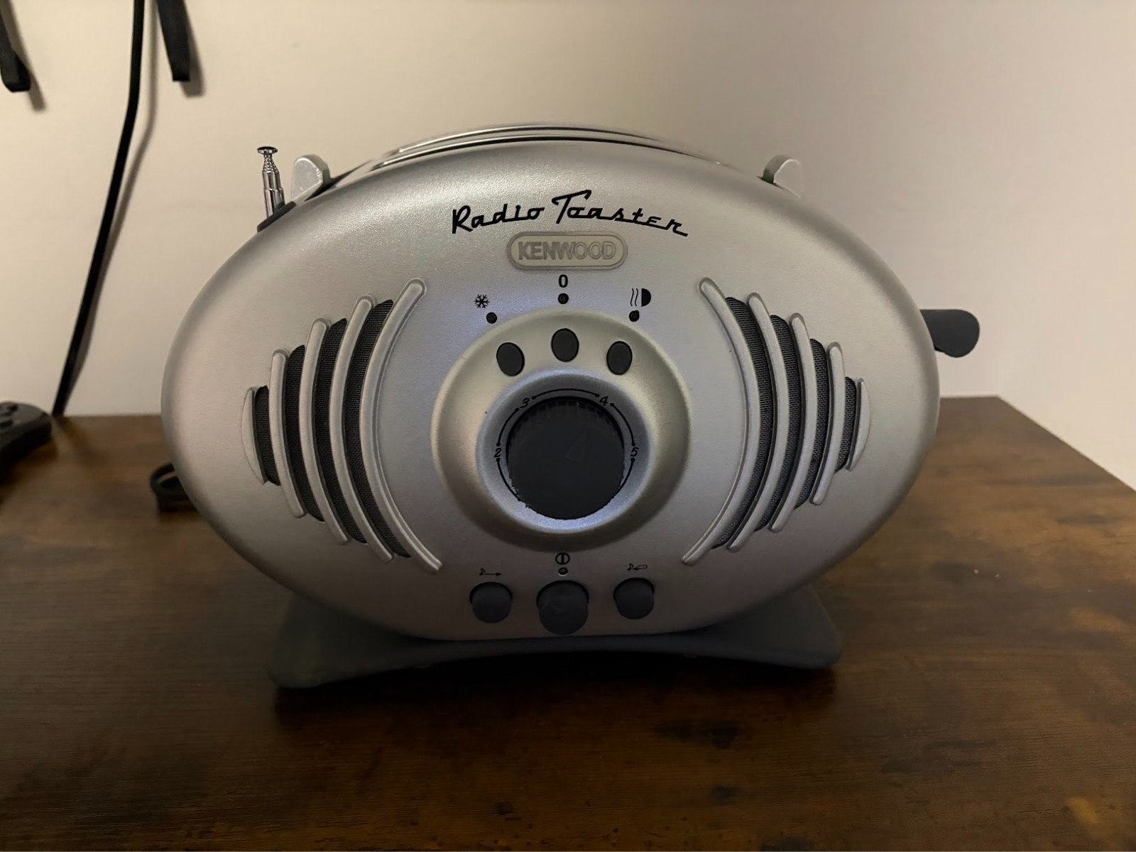 Kenwood Radio Toaster Model (TT756SL) Tested And Working Clean