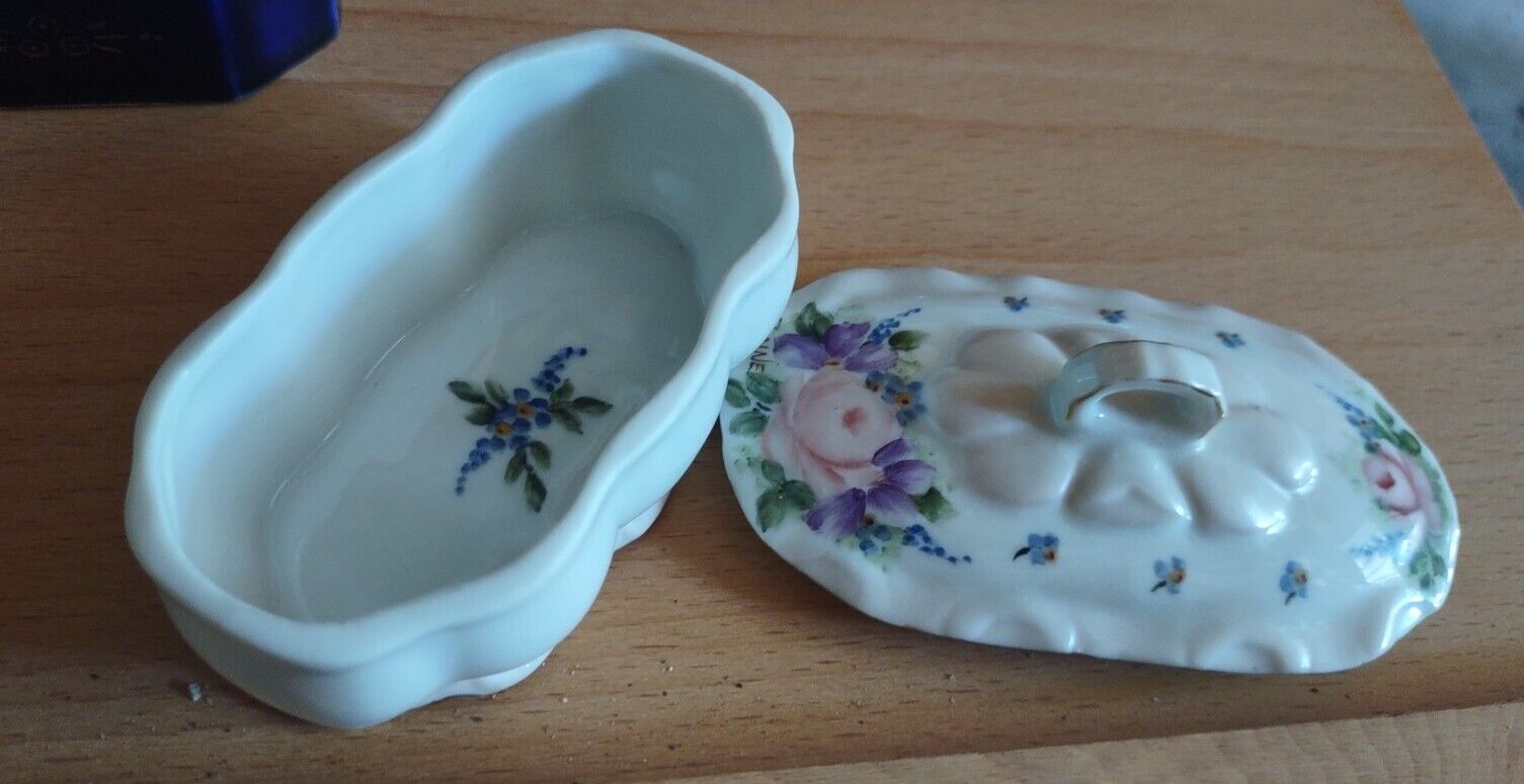 Vtg Tiny Trinket Keepsake Box: Violet And Pink Flowers Hand Painted 