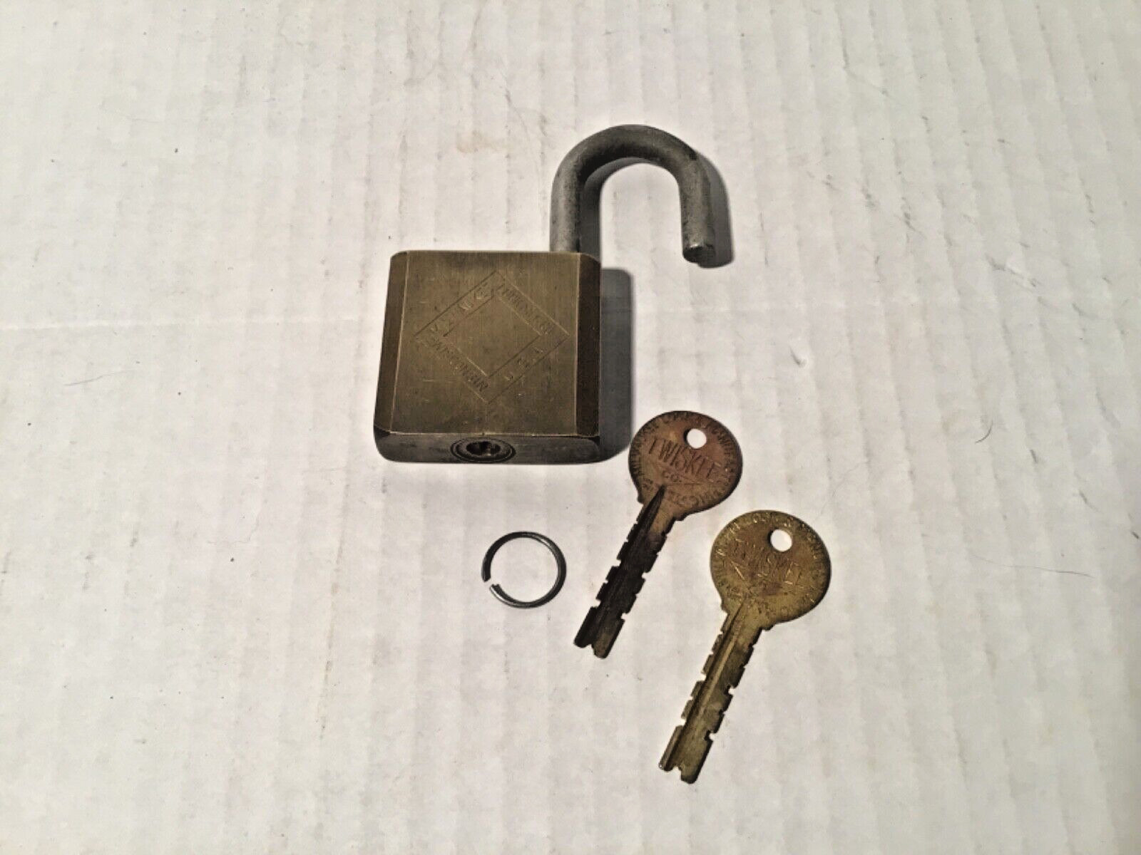 Brass Twiskee Vtg. Padlock Lock Original #ed Keys Milwaukee Mfg Co, WI WORKS