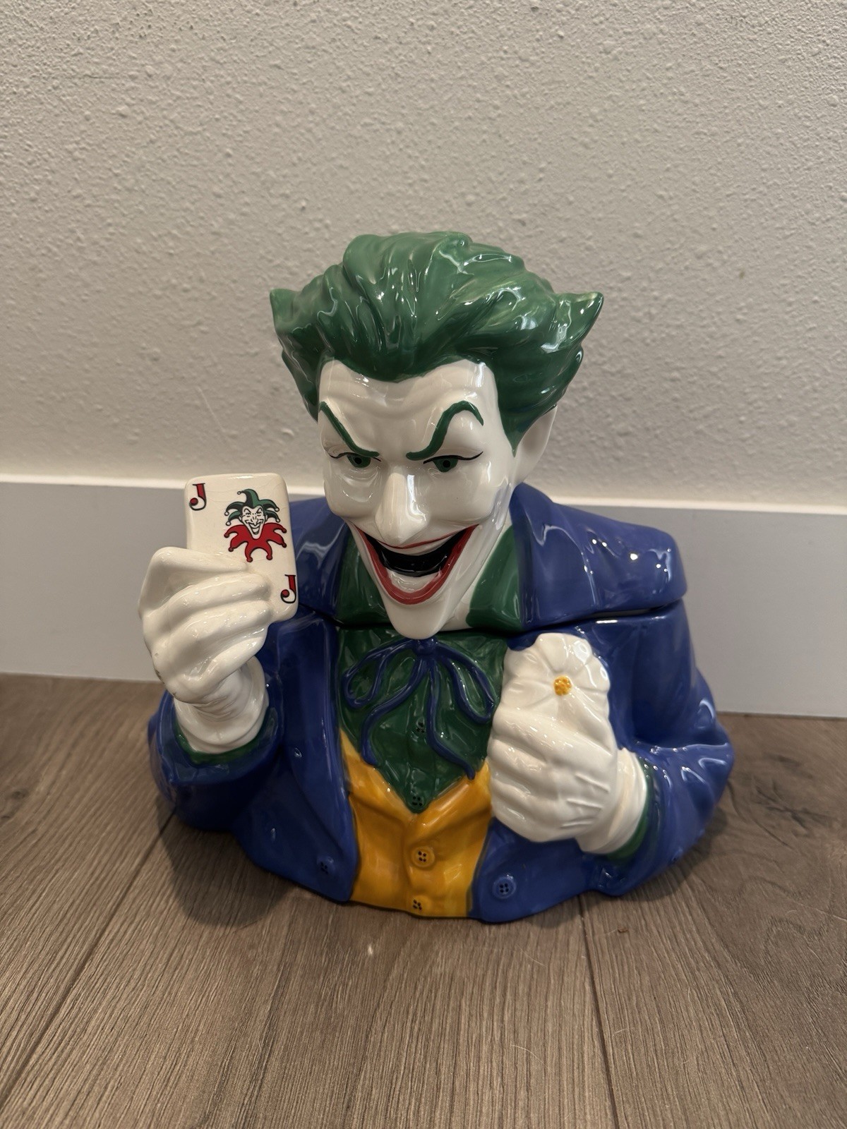DC Comics Joker ceramic cookie jar produced by Westland Giftware 25533 READ DC Comics Joker ceramic cookie jar produced by Westland Giftware 25533 READ