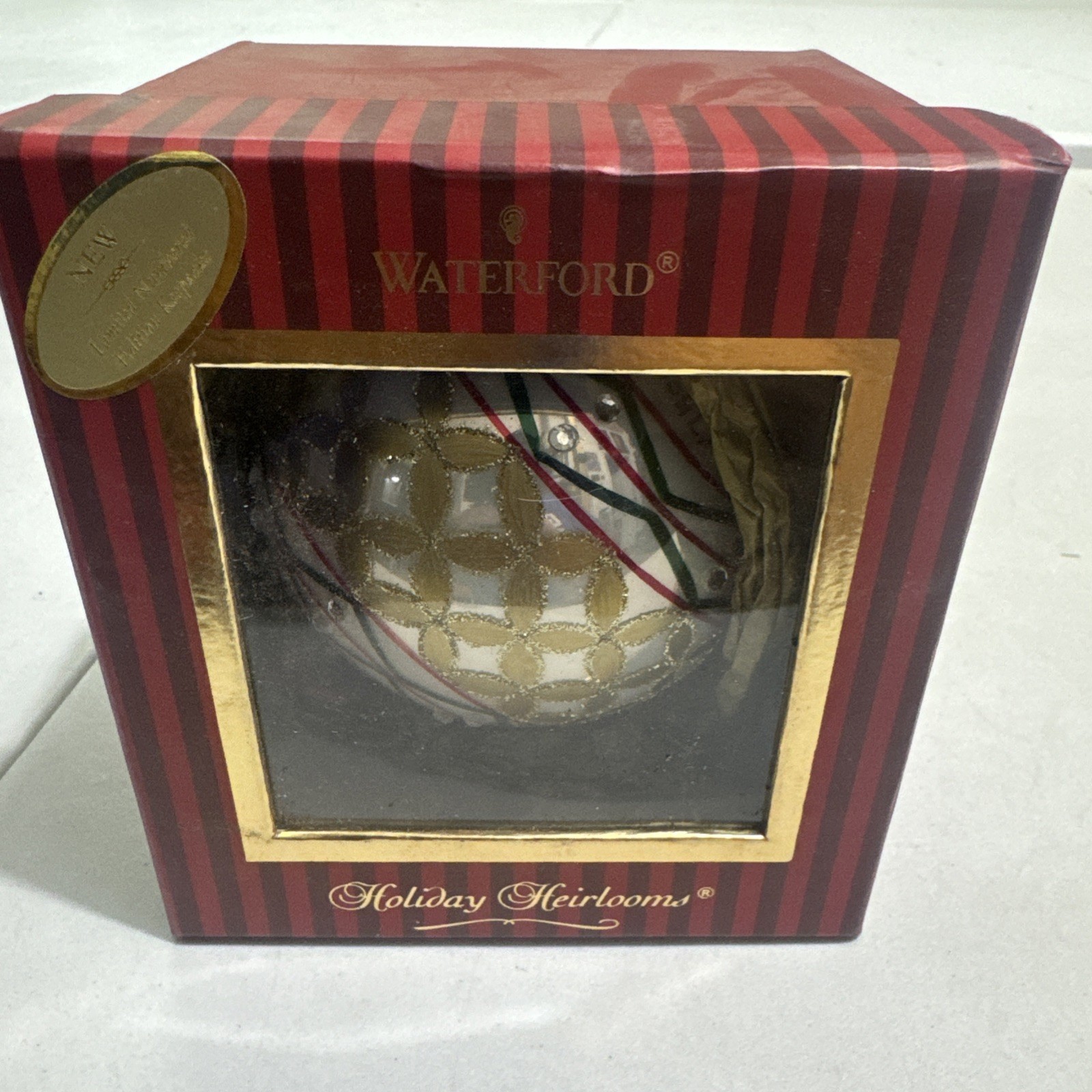 Waterford 2010 Annual Dated Ball #153689 Poinsettia Ltd Edition Waterford 2010 Annual Dated Ball #153689 Poinsettia Ltd Edition