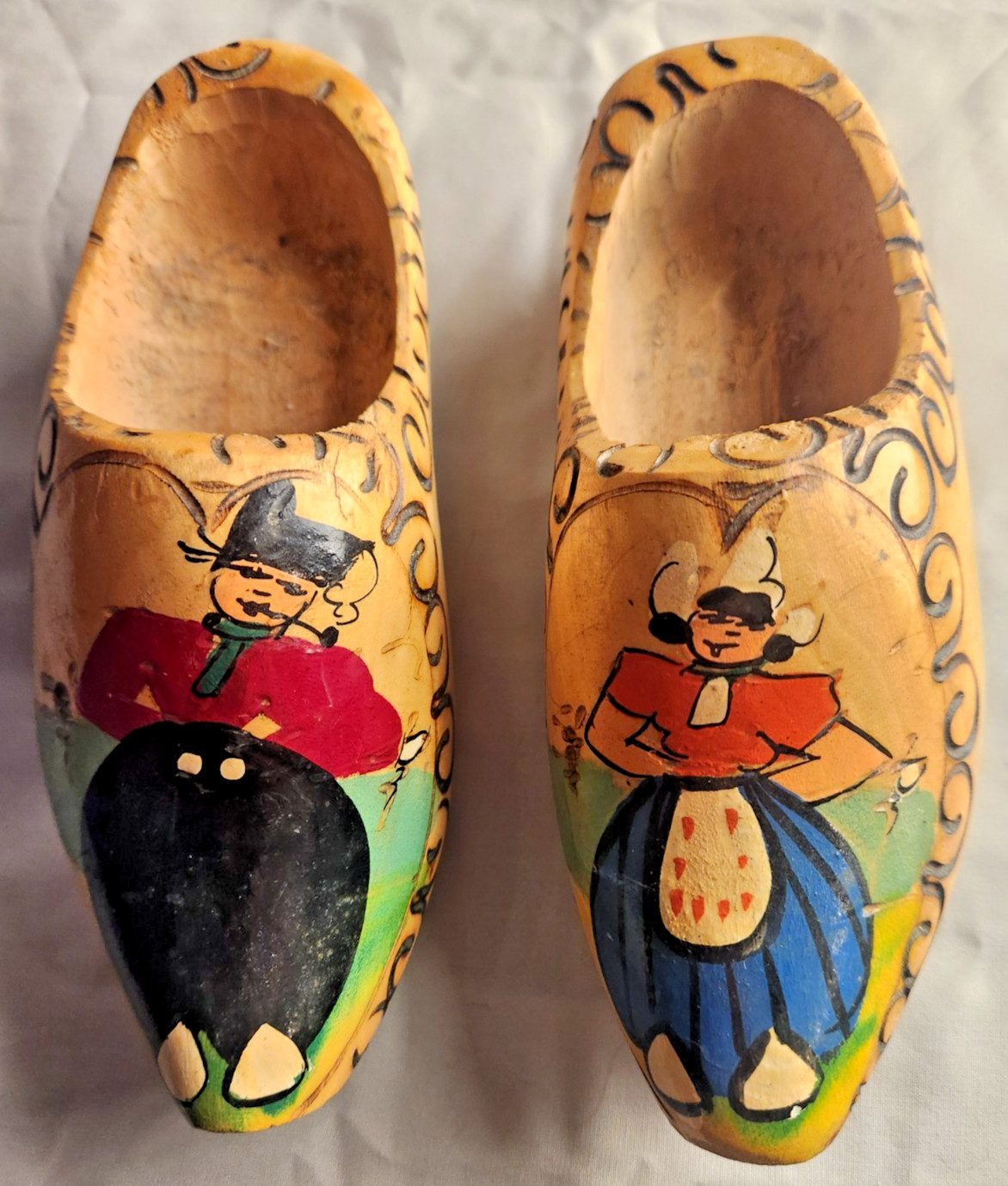 Hand-Carved Hand-Painted Vintage Dutch Wooden Shoes 7.75\