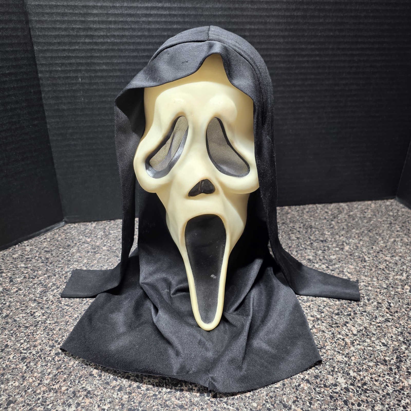 Vintage Pre-2010 EU Stamp Ghost Face Mask Scream Glow Hood Easter Unlimited
