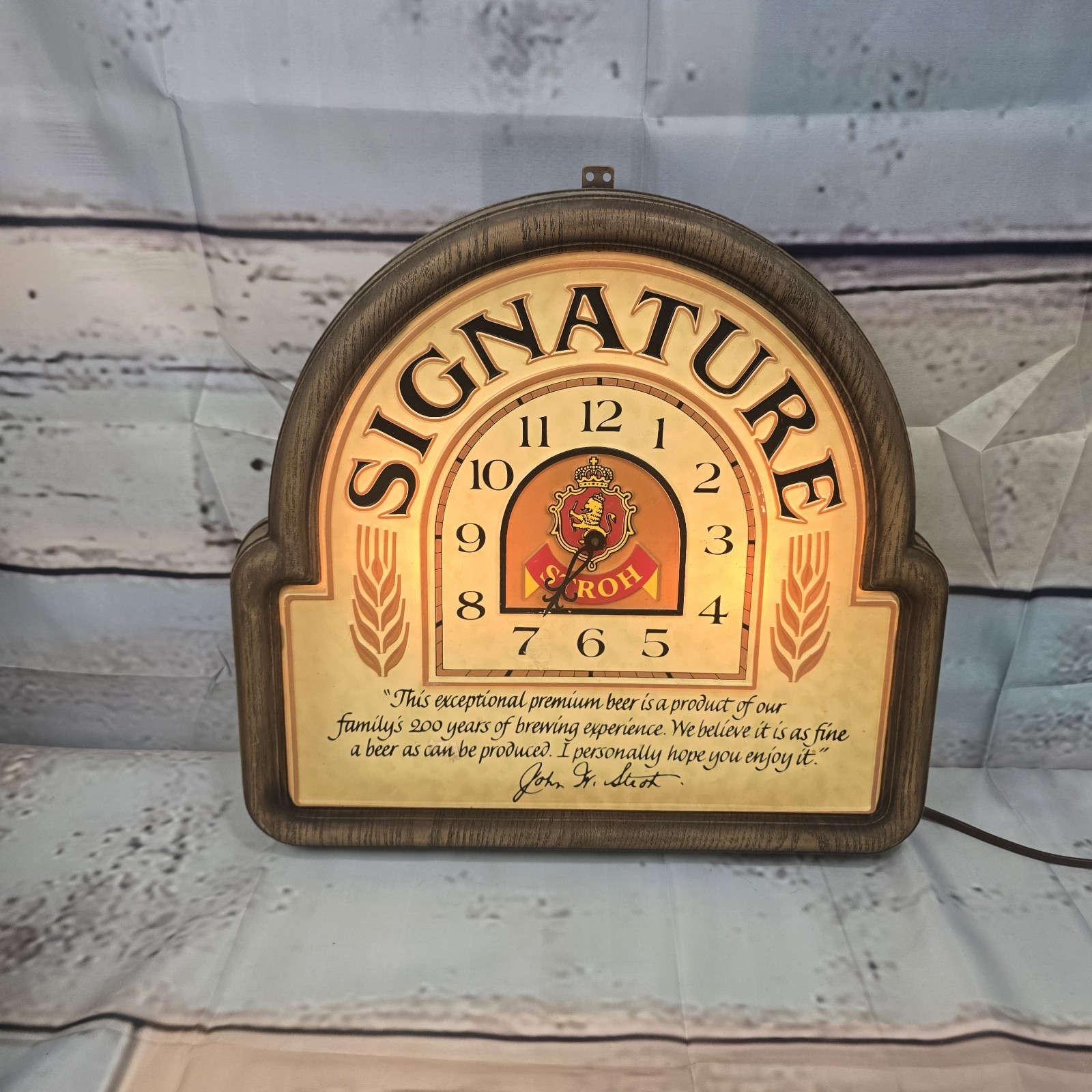 Vintage Stroh\'s Lighted Signature Beer Sign - Wall Hanger 17” x 18” Plastic Vintage Stroh\'s Lighted Signature Beer Sign - Wall Hanger 17” x 18” Plastic