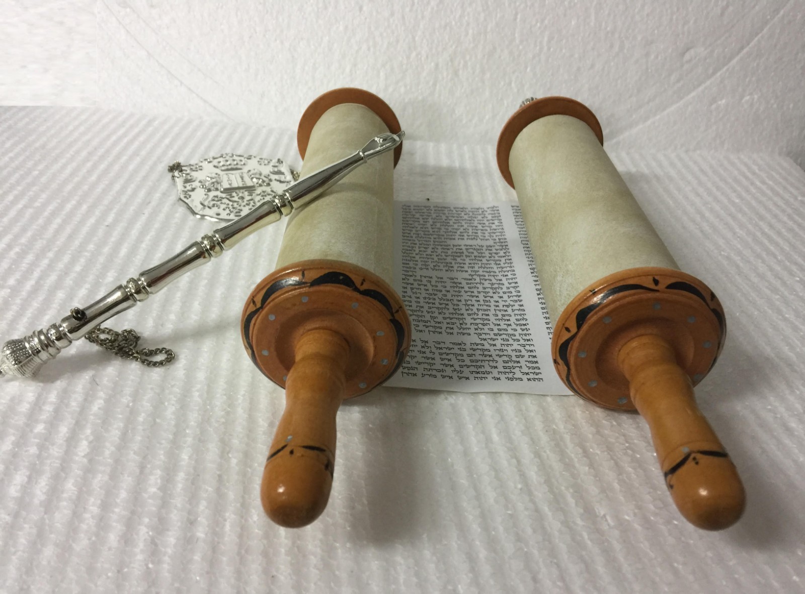 Beautiful Sefer Torah Scroll Hebrew Jewish Holy Bible 32 CM + Pointer (YAD)