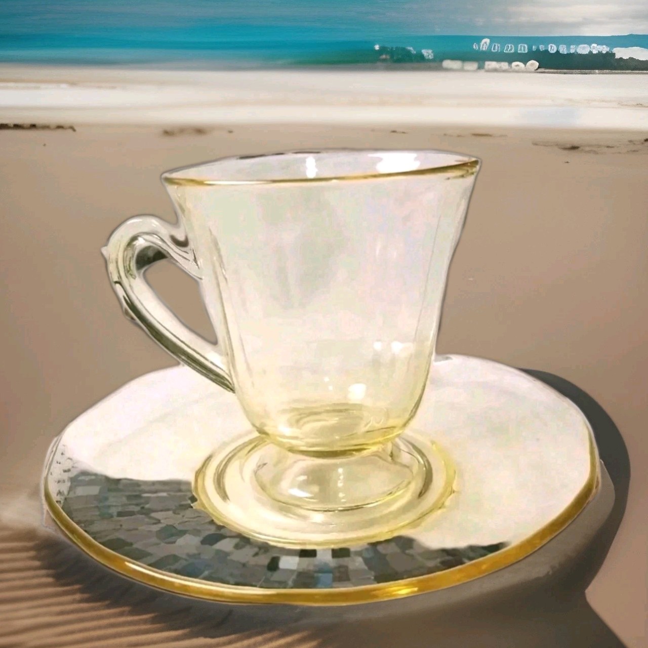 A VINTAGE FOSTORIA FAIRFAX YELLOW TOPAZ DEMITASSE. SEE THROUGH, WITH A GOLD TRIM A VINTAGE FOSTORIA FAIRFAX YELLOW TOPAZ DEMITASSE. SEE THROUGH, WITH A GOLD TRIM