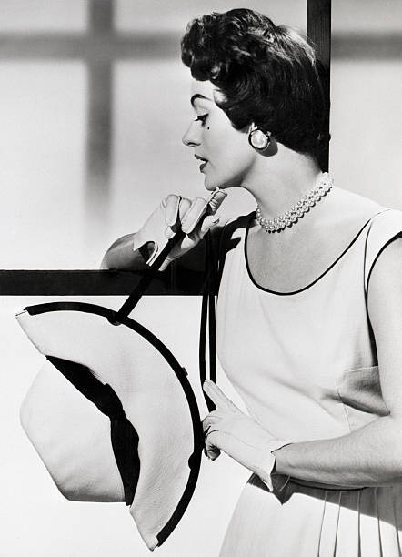 Model Manipulates Panama Hat Into A Bag - New York Joseff clev - 1953 Old Photo