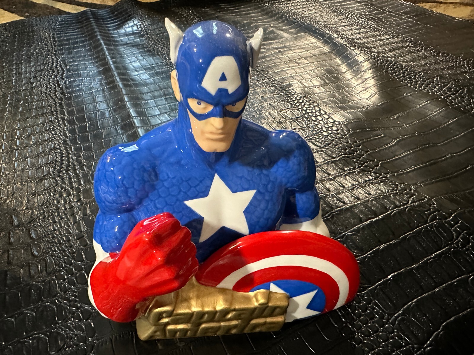 NRFB 1998 CAPTAIN AMERICA - STAR JARS CERAMIC BANK - RETIRED (S9)
