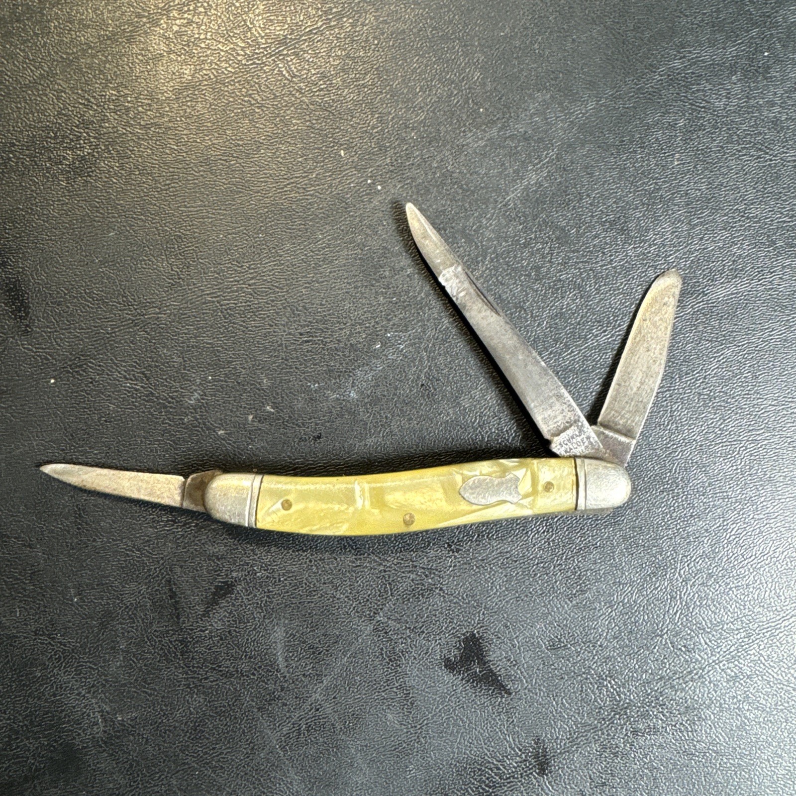 Vintage Schrade Walden 1946-73 Pocket Knife 3 Blade Yellow ICE Cellulose Read Vintage Schrade Walden 1946-73 Pocket Knife 3 Blade Yellow ICE Cellulose Read