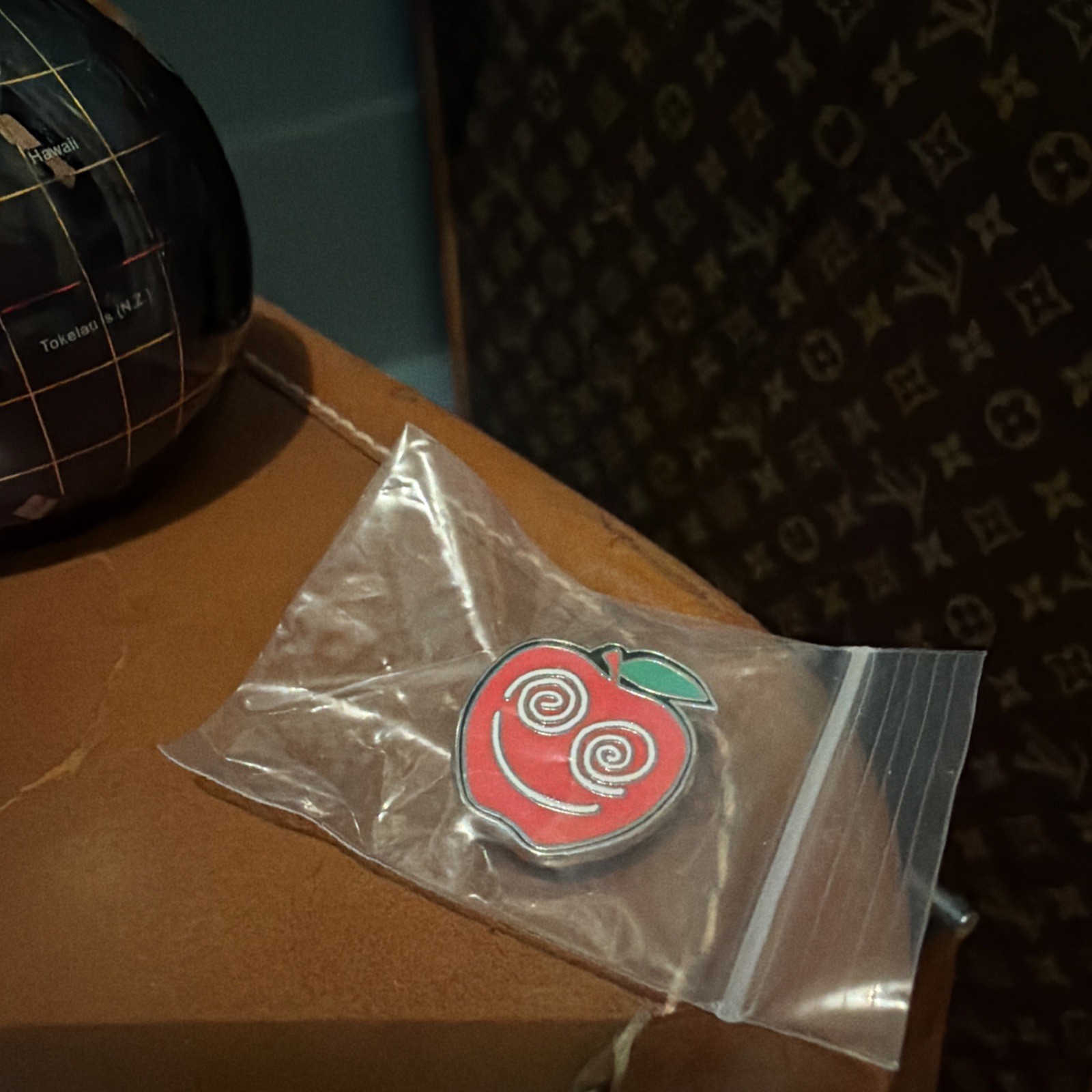 Harry Styles Exclusive Pop-up Store Pin Together Together 10/23 Crazy Face Apple