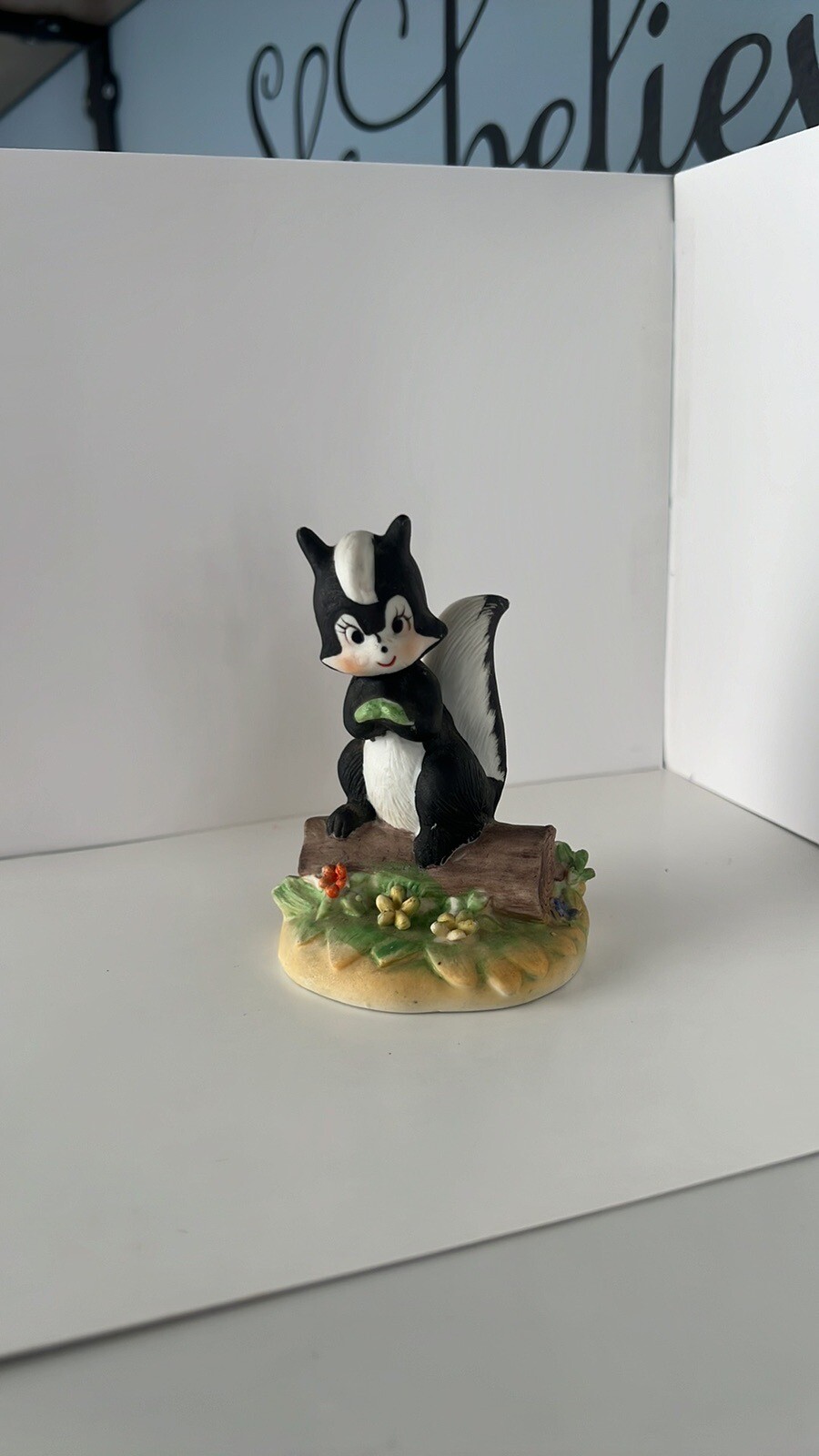 Skunk Figurine, Porcelain Collectable,  Flowers. Woods, Tree Stump, Vintage