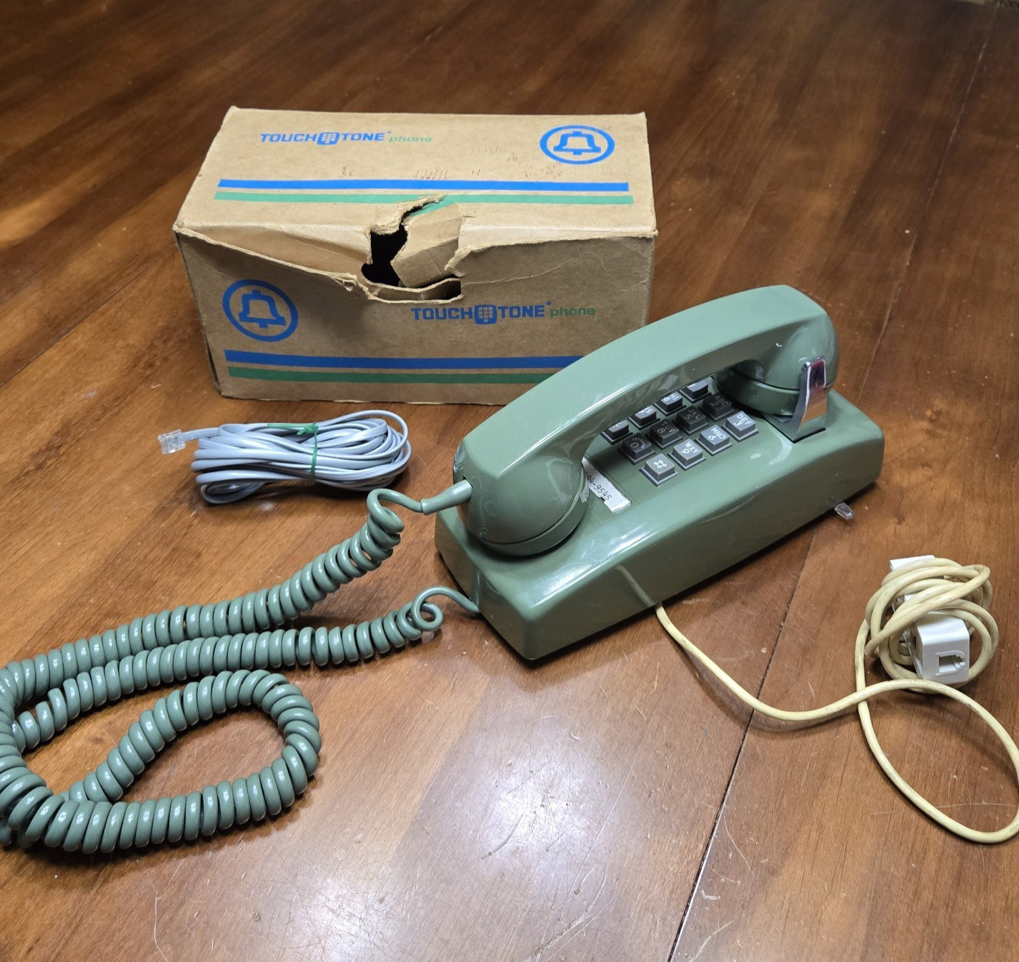 Vtg Western Electric Bell Touch Tone Phone Moss Green 2554 BR51 Push Button Wall