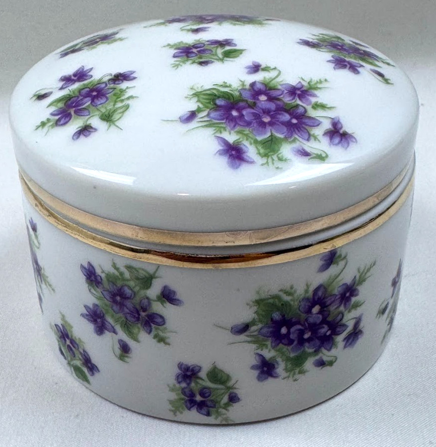 (3B) Vintage Lefton China Violets Round Trinket Box Lid 01948 (3B) Vintage Lefton China Violets Round Trinket Box Lid 01948
