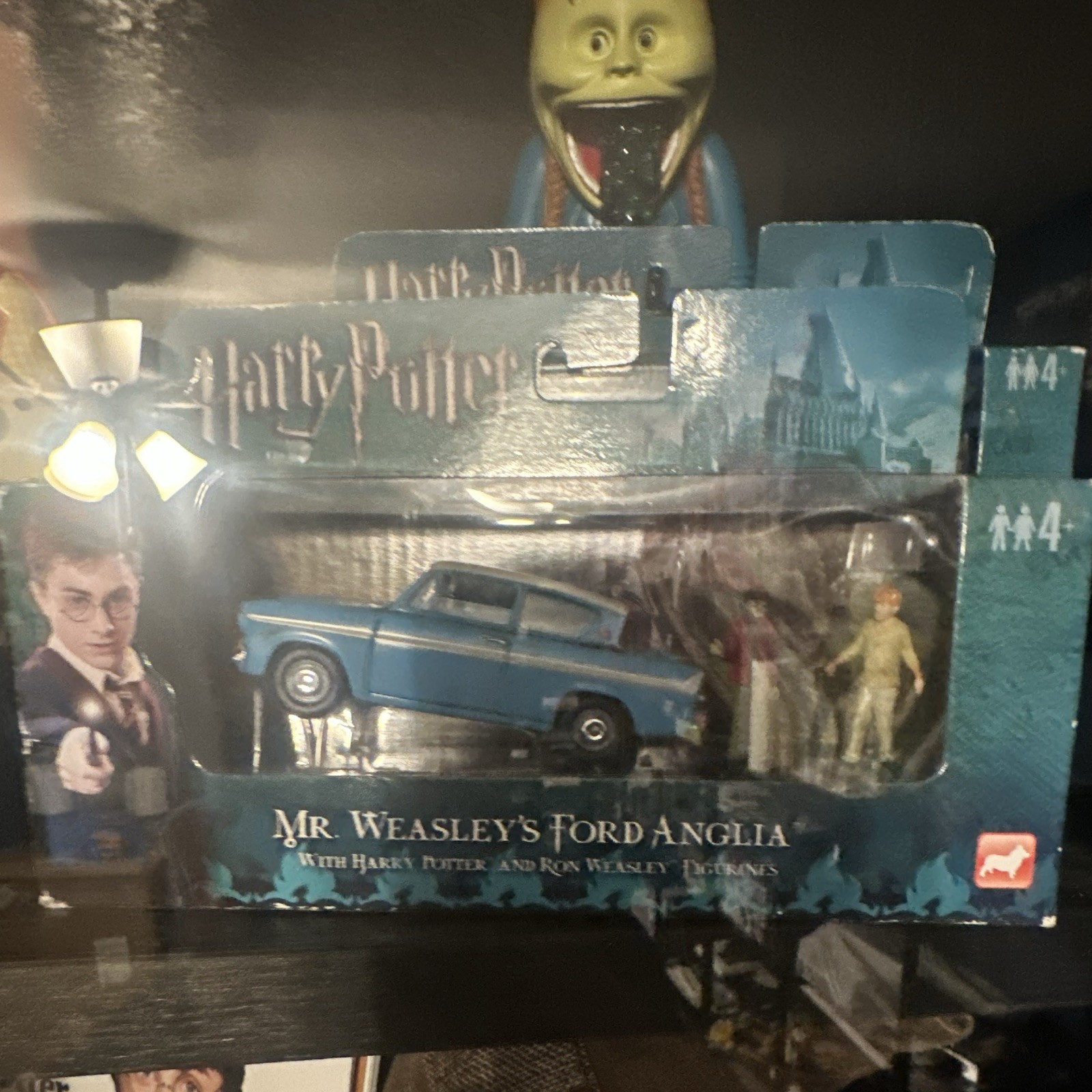 Harry Potter Mr. Weasley’s Ford Anglia Die-Cast Vehicle w/ Harry & Ron Figures