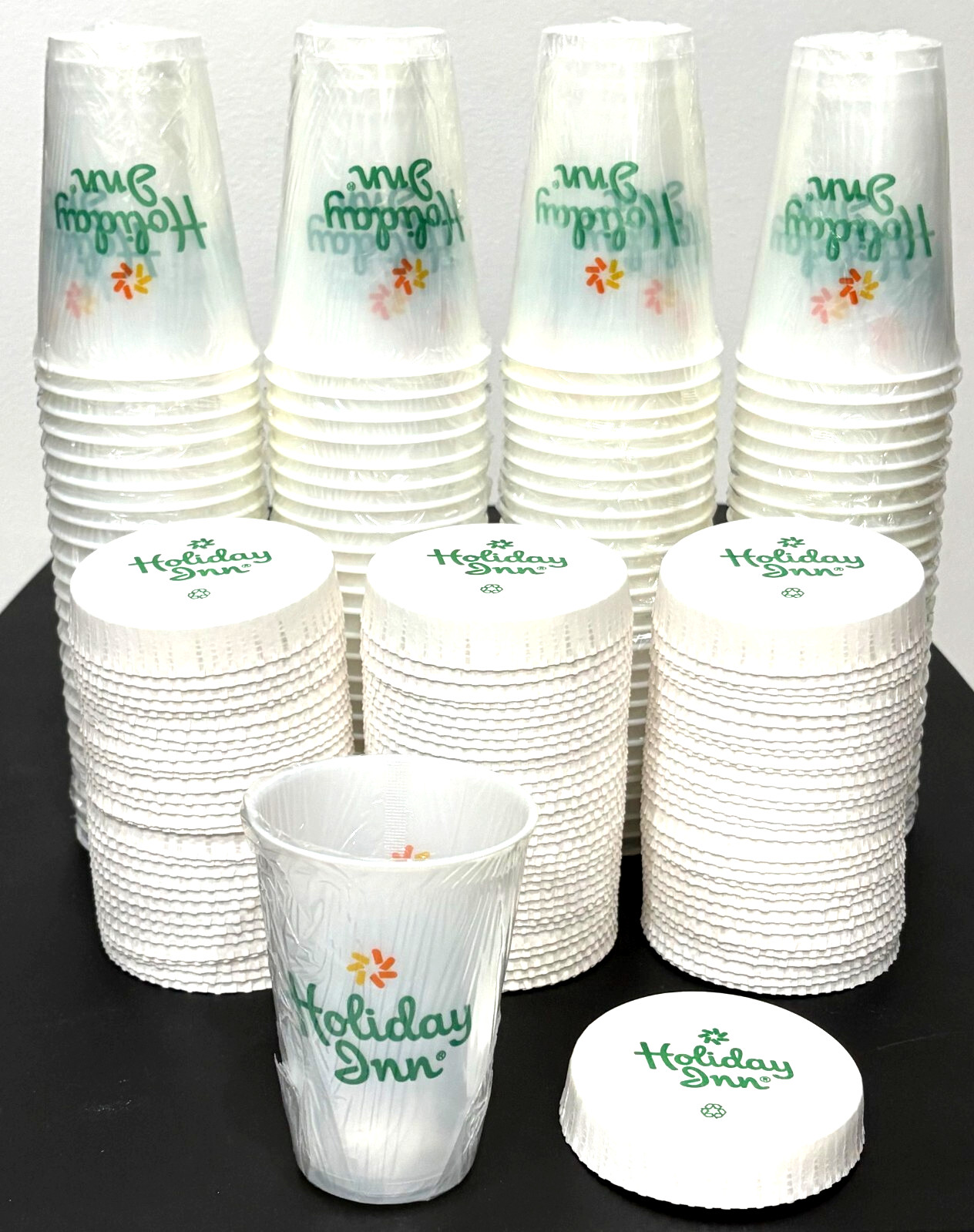 NICE ⭐LOT OF 50⭐ OLD LOGO VINTAGE HOLIDAY INN CUPS and FREE CAPS (SALE PRICE)