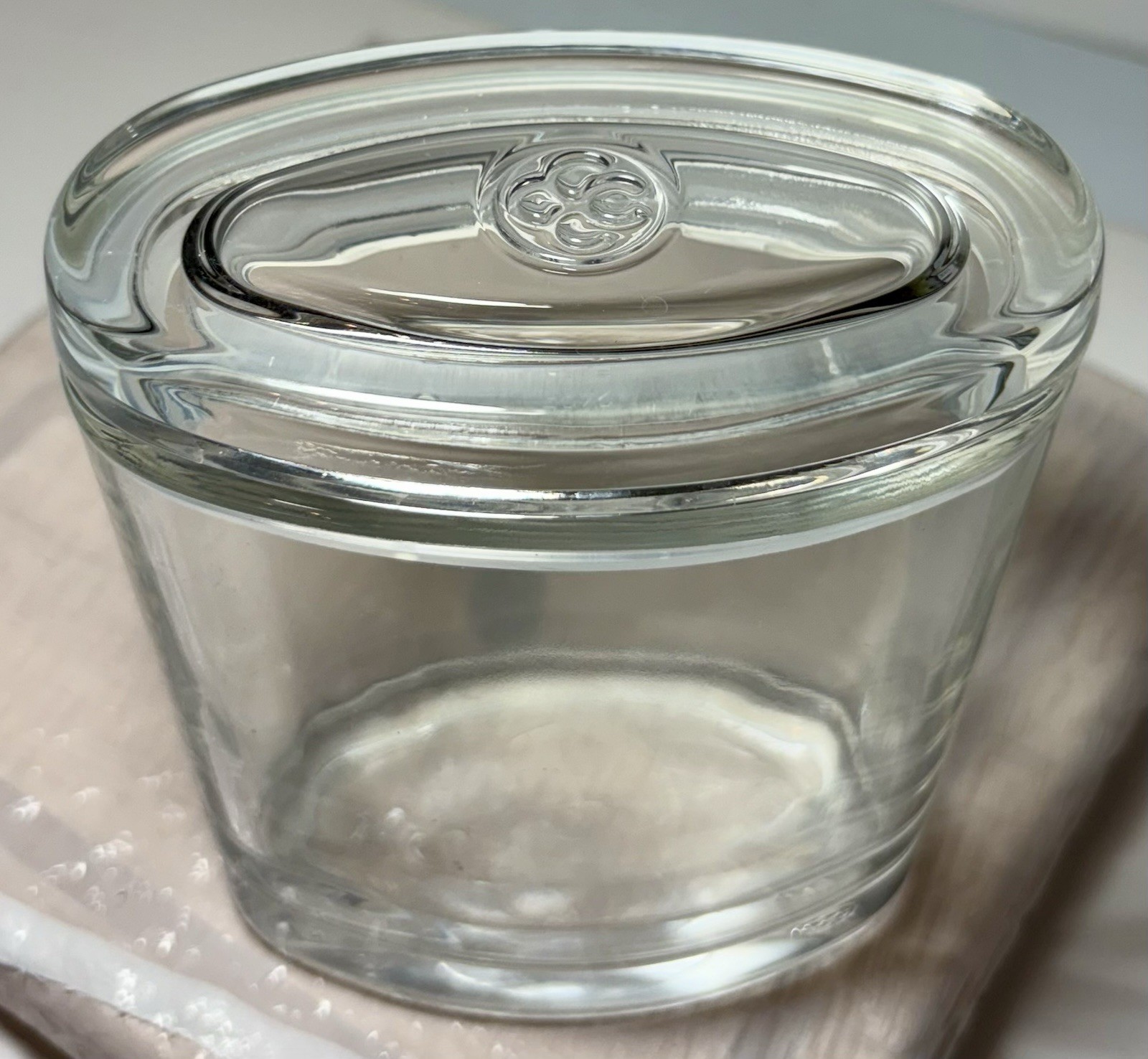 VTG COLONIAL CAPE COD OVAL CLEAR GLASS CONTAINER W/SEAL LID