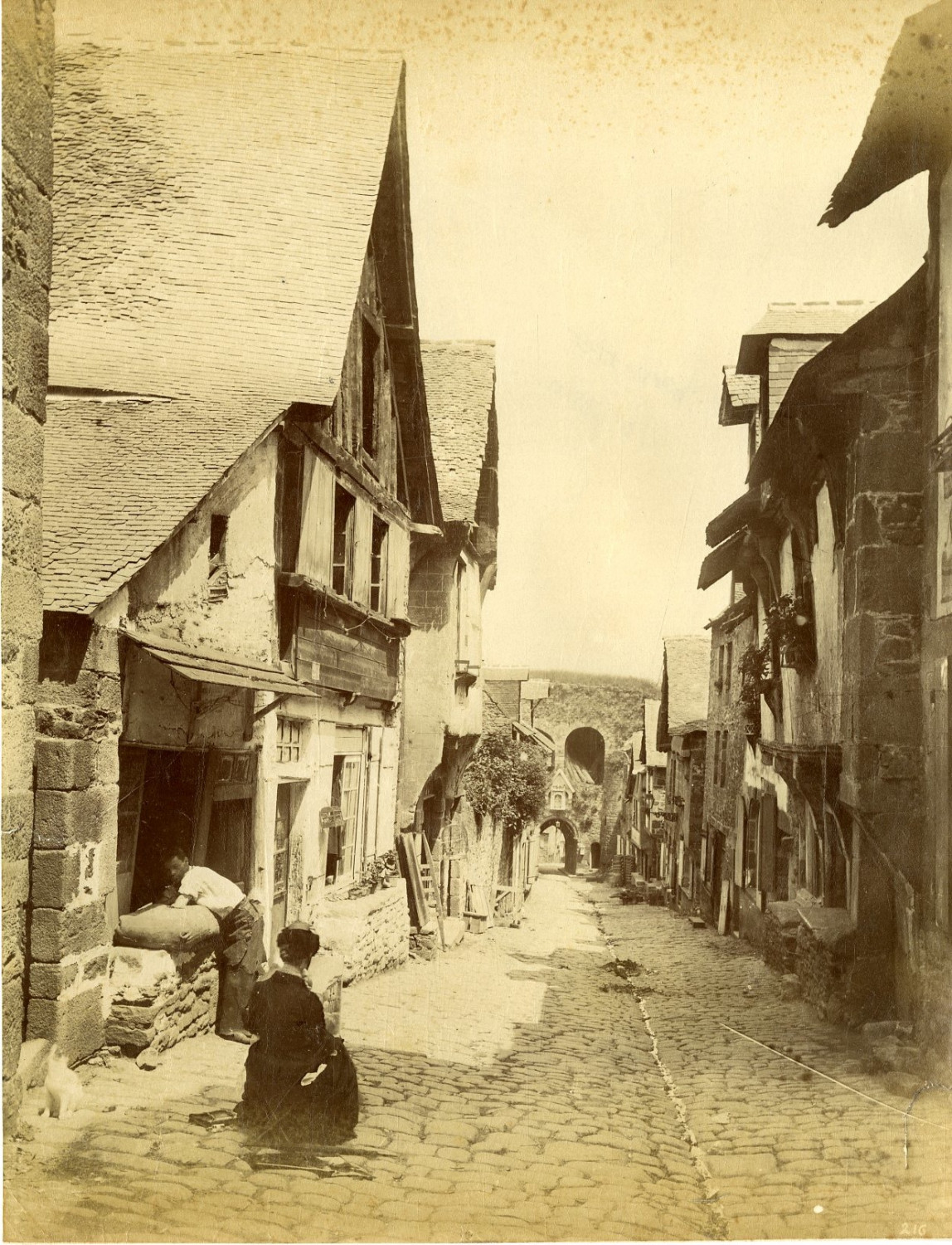 France, Dinan, la rue du Jerzual Vintage Albumen Print Albumen Print 21x2