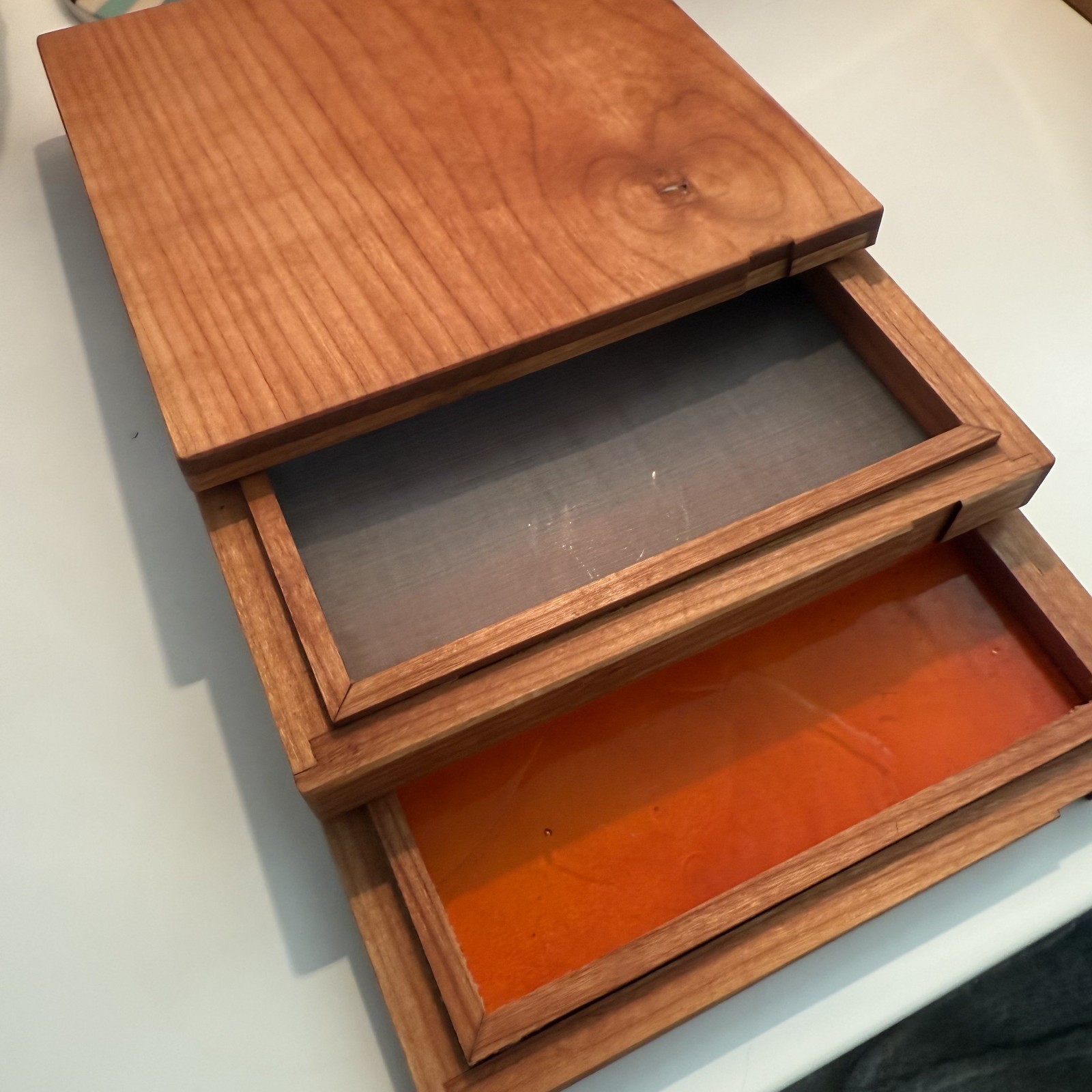 Cherry Wood Sifting Kief Box, Handmade Herb Storage with Fine Mesh, Mosaic Glass