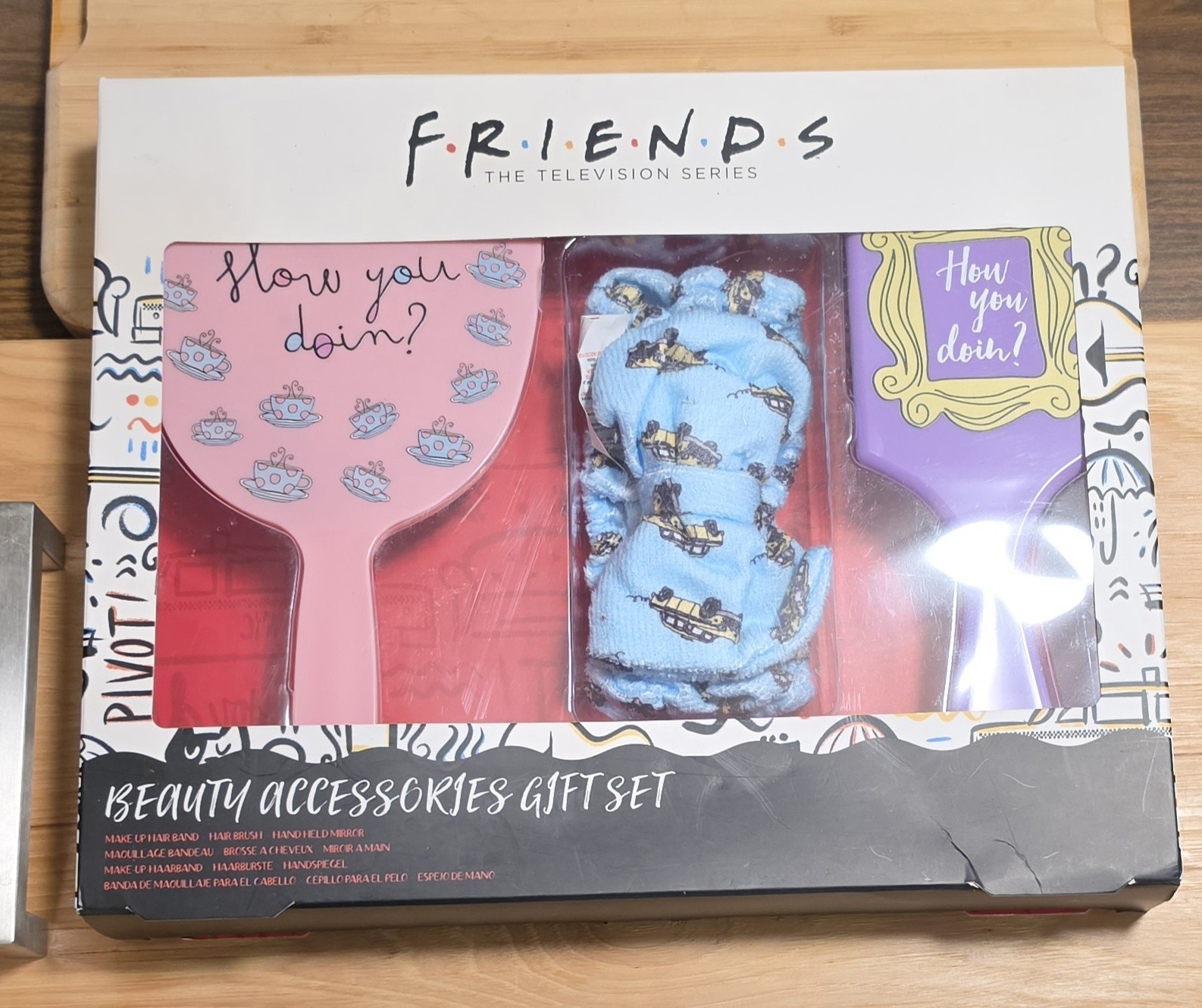 Friends The Television Series Beauty Accessories Gift Set F.R.I.E.N.D.S Friends The Television Series Beauty Accessories Gift Set F.R.I.E.N.D.S