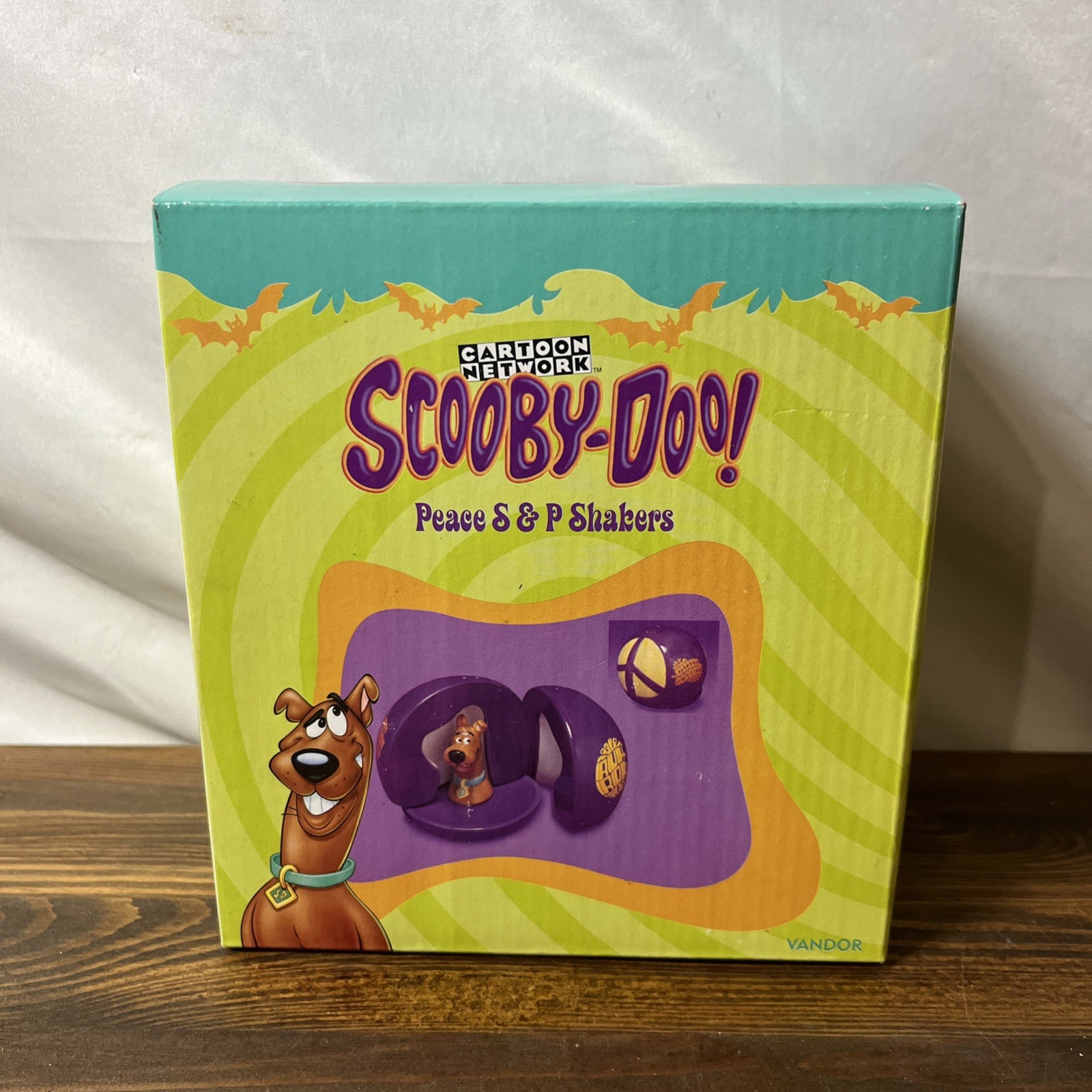 Scooby Doo Peace Salt And Pepper Shaker NIB Vintage
