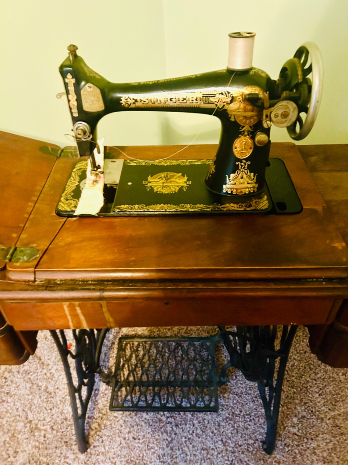 Beautiful singer sewing machine vintage Beautiful singer sewing machine vintage