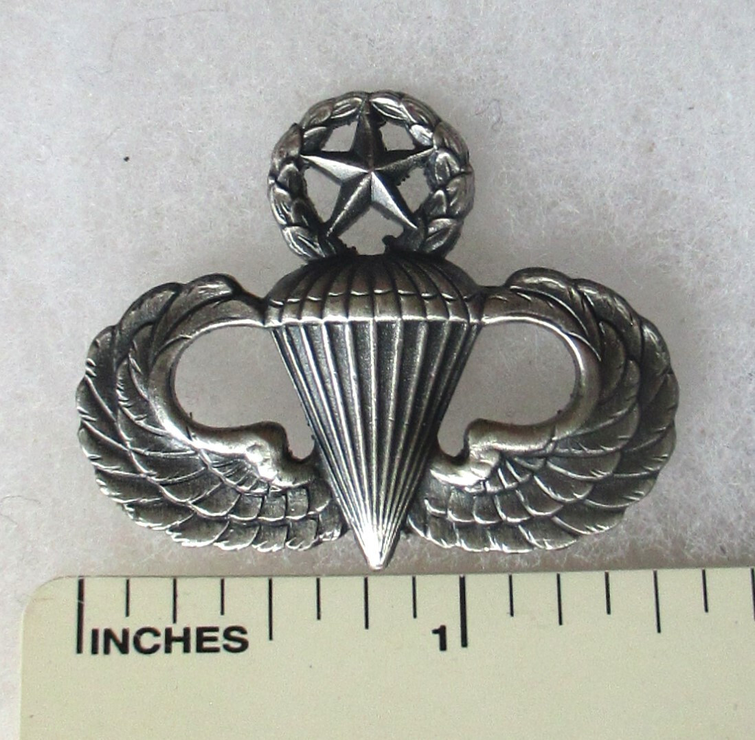 US ARMY MASTER AIRBORNE PARACHUTE JUMP WINGS BADGE D22 Vietnam Cold War Vintage