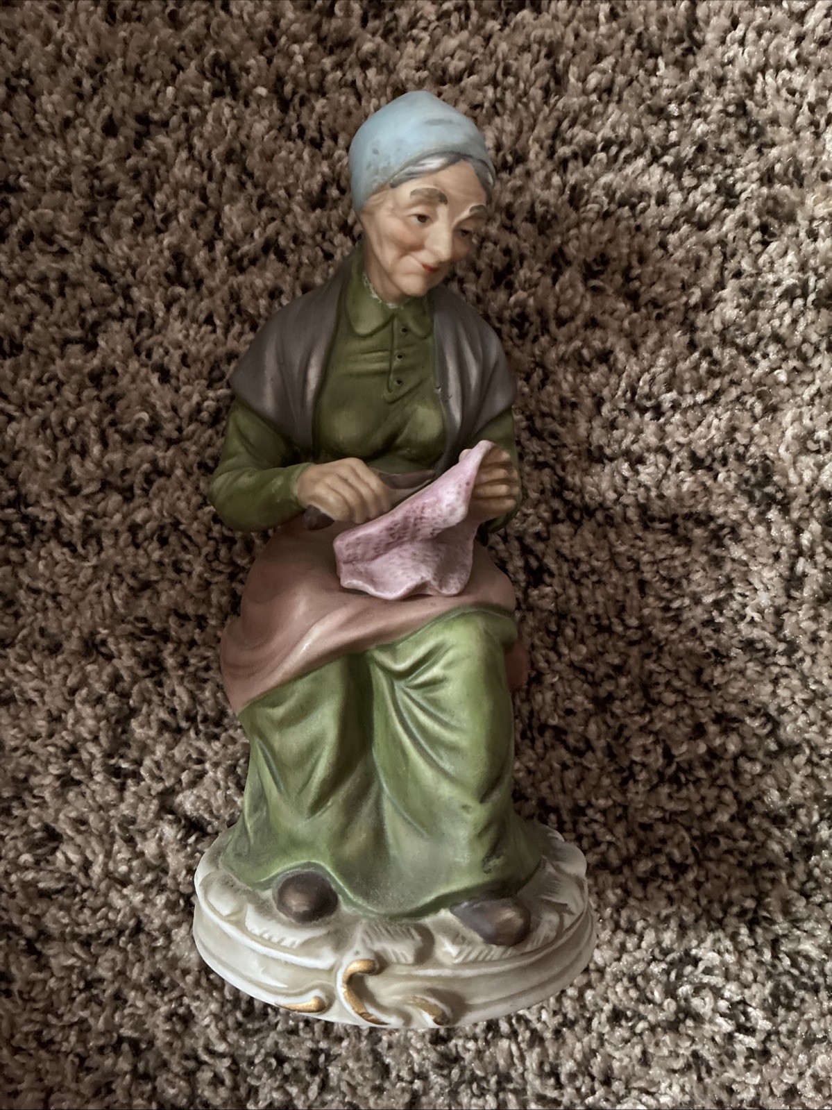 VINTAGE CERAMIC / PORCELAIN WOMAN SITTING AND WORKING
