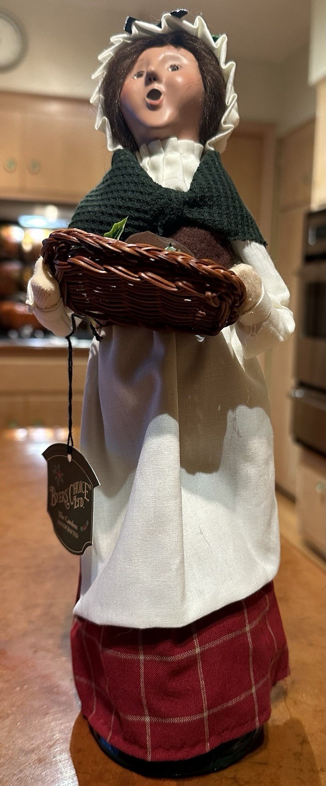 Byers Choice Mrs. Cratchit with Plum Pudding Basket Christmas Carol Series NWT