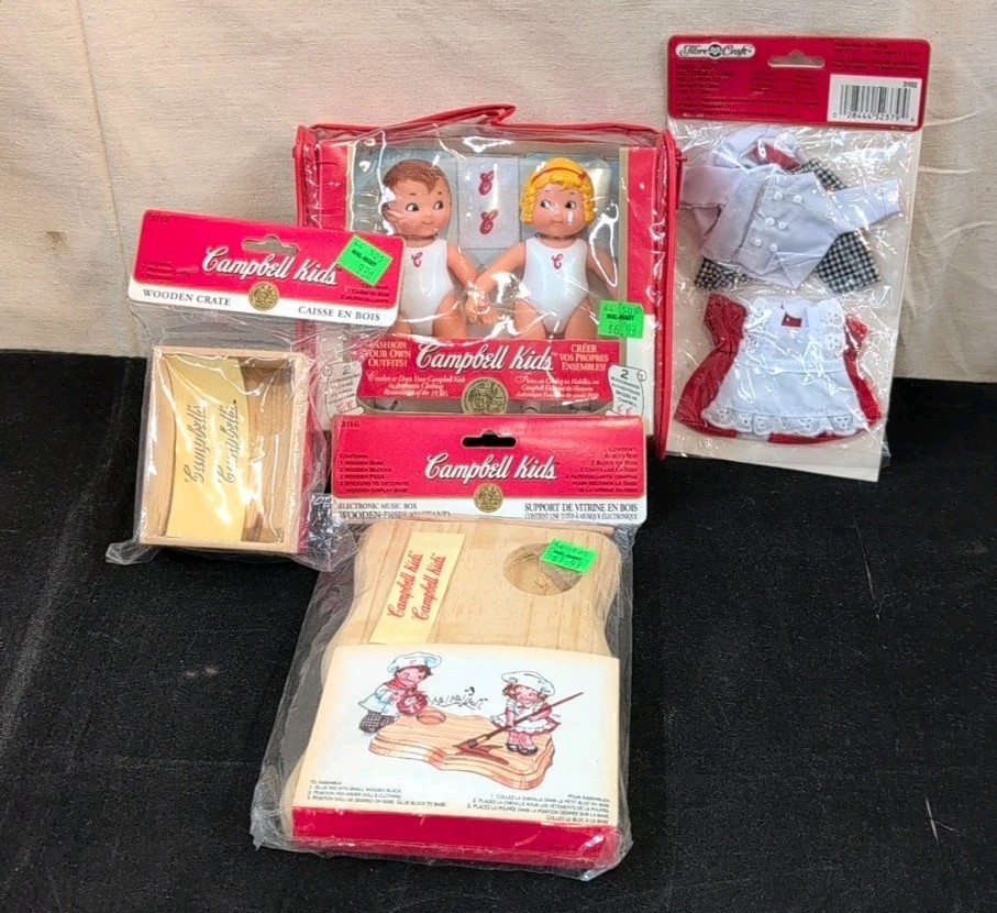 Vtg 1995 Campbell Soup Kids Dolls Lot Fibre Craft Outfits Wooden Crate Stand NIP