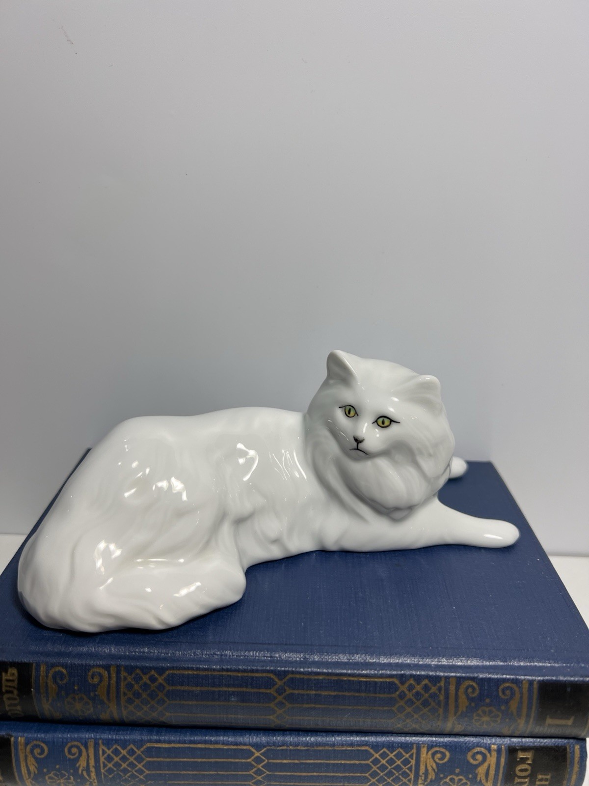 VTG Hollohaza Hungary Porcelain White Cat Figurine 