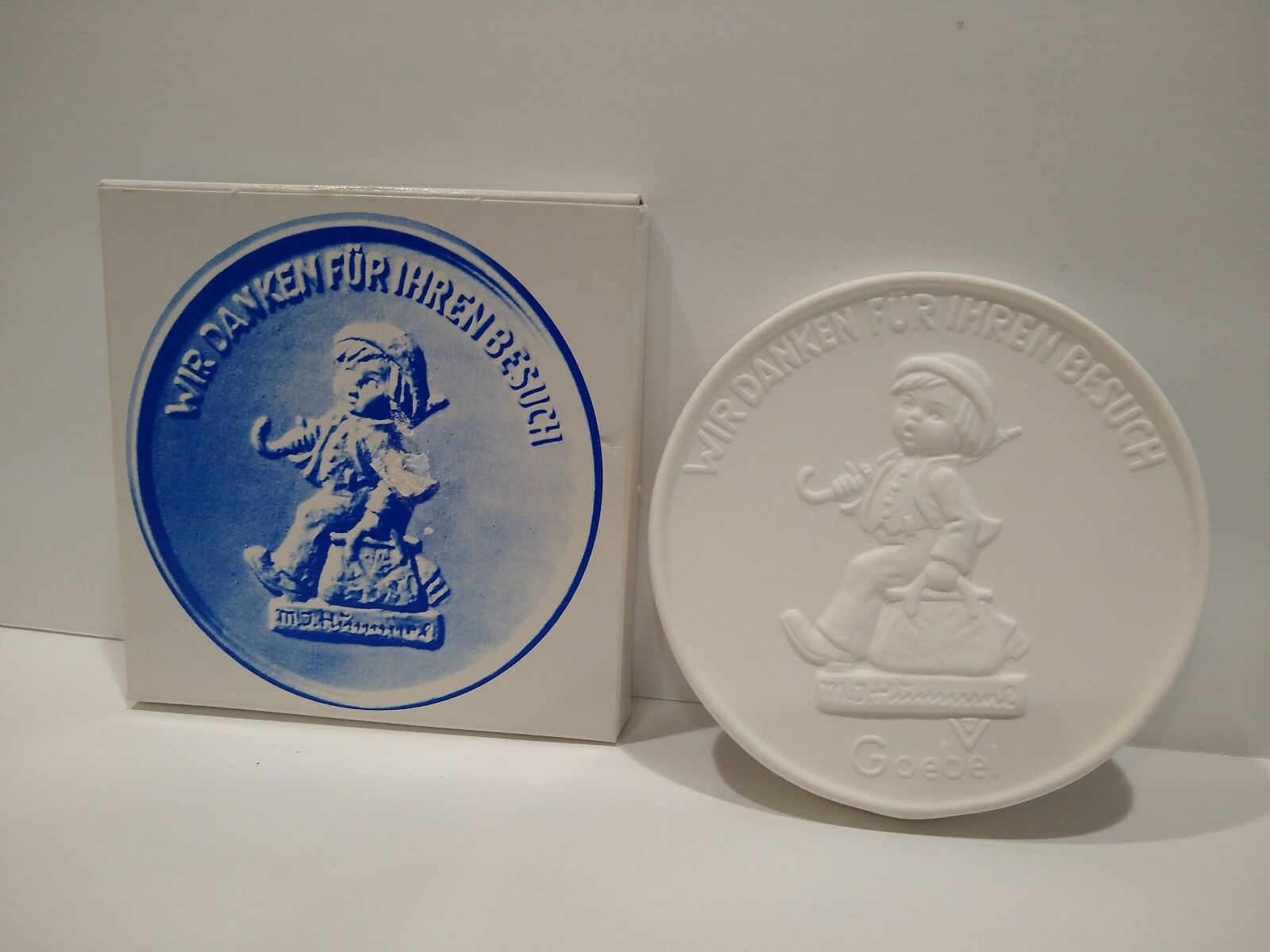 Goebel Hummel Collectors\' Club Member Porcelain 4\