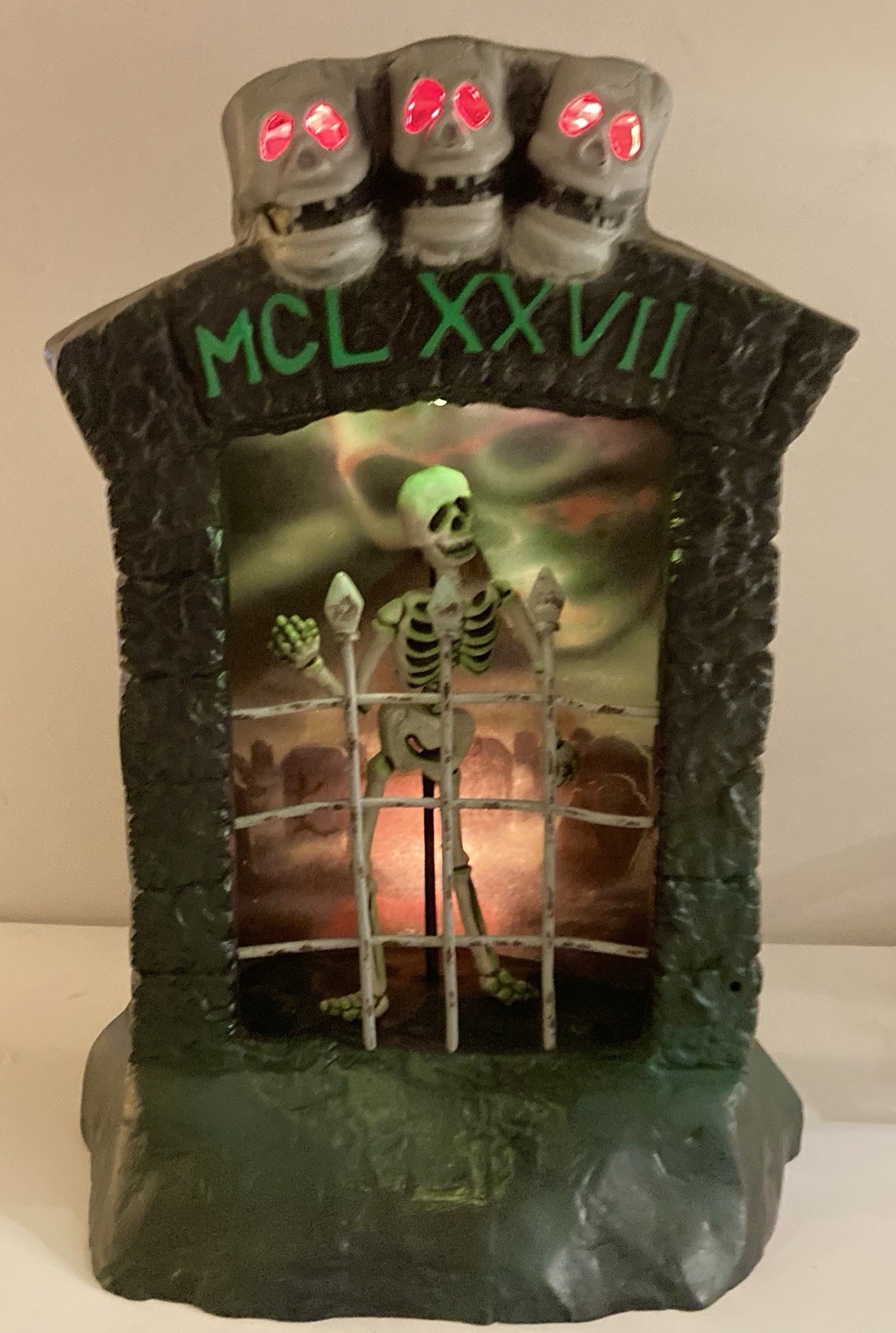 Vintage 1996 GAF Spooky Rappin\' Crypt Dancing Skeleton Halloween Animated Works