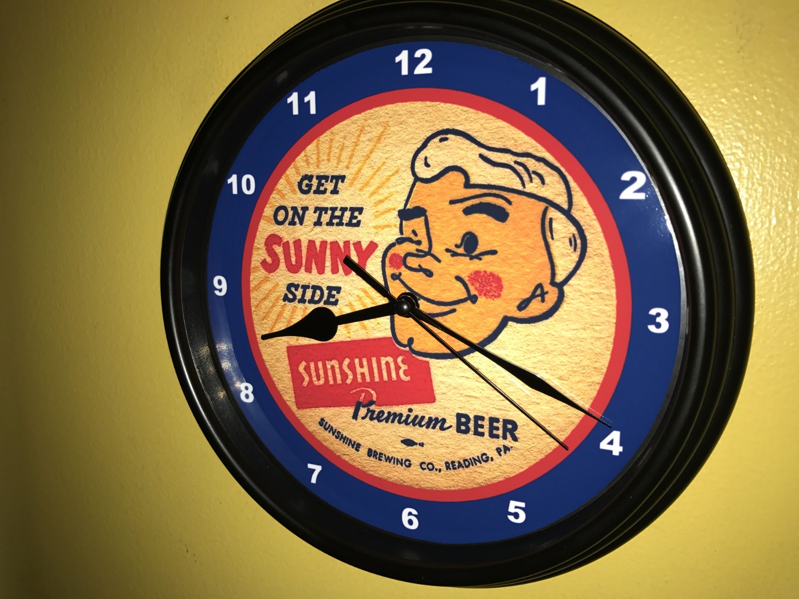Sunshine Reading Pennsylvania Beer Bar Man Cave Retro Clock Advertising Sign