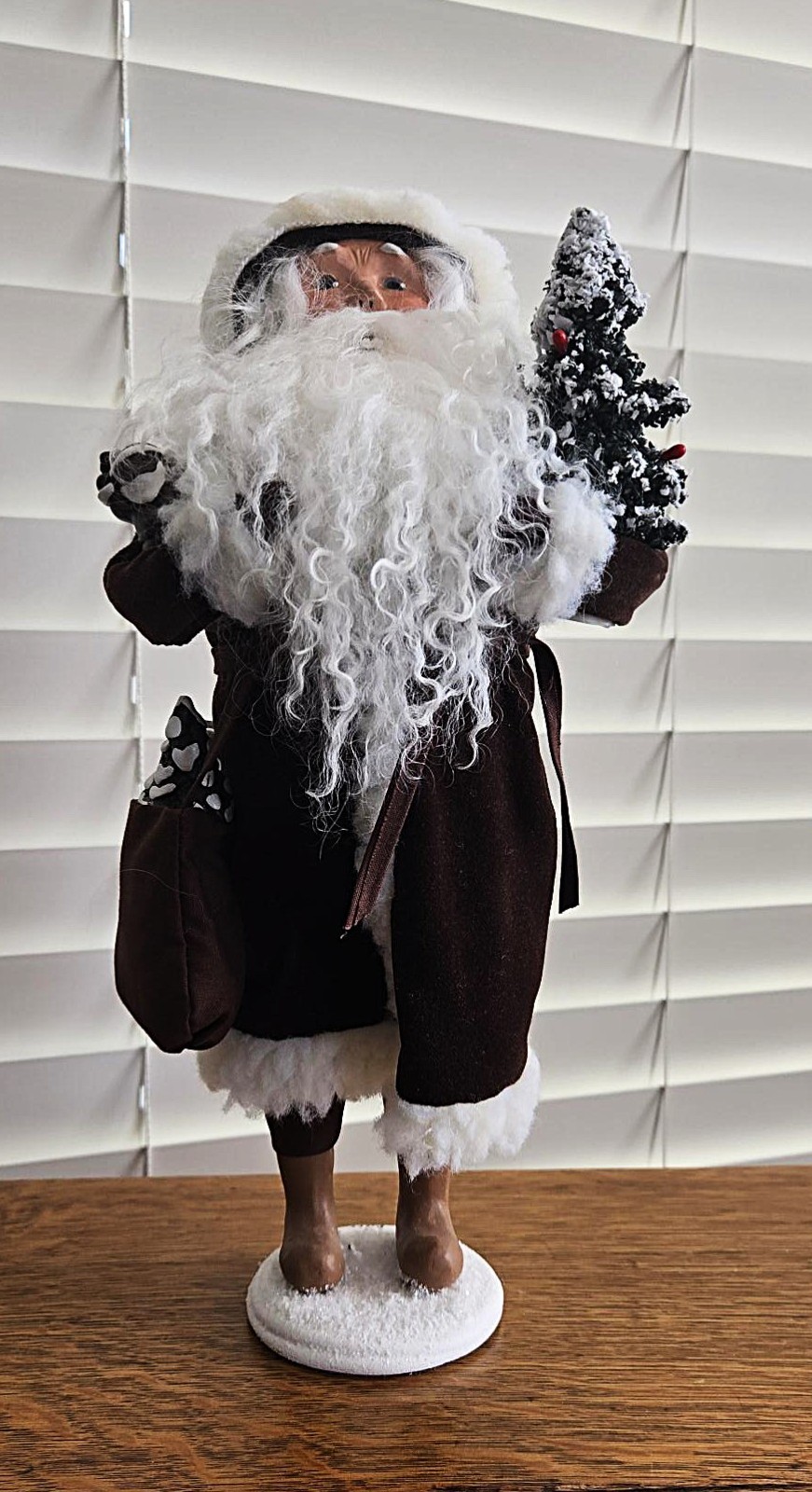 Byers' Choice Vintage Chocolate Santa Claus Christmas Caroler Byers' Choice Vintage Chocolate Santa Claus Christmas Caroler