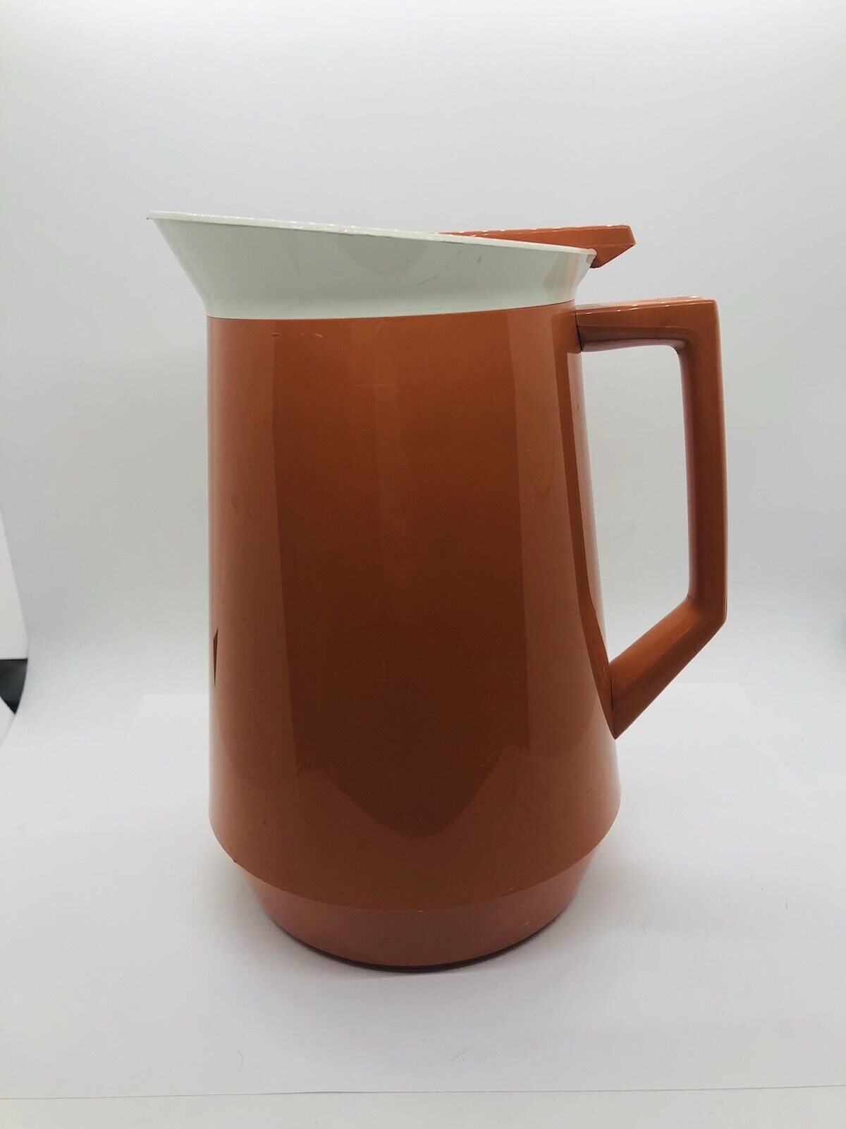 Bolta vintage carafe pitcher 2432 General Tire 8“ high dark orange USA made