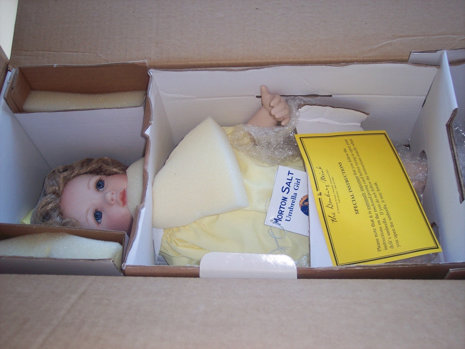1998 the Danbury Mint Morton Salt Umbrella Girl Doll NEW opened box