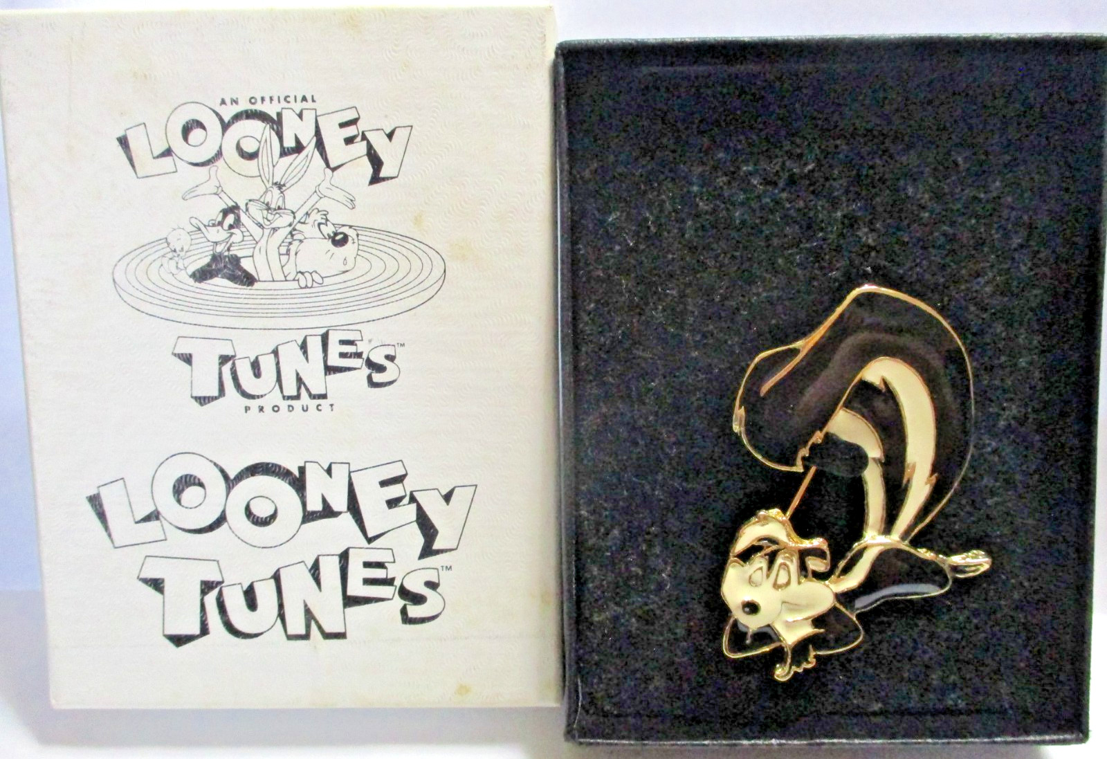 VINTAGE 1995 PEPE LE PEW ENAMEL PIN IN ORIGINAL LOONEY TUNES BOX, NEW UNUSED