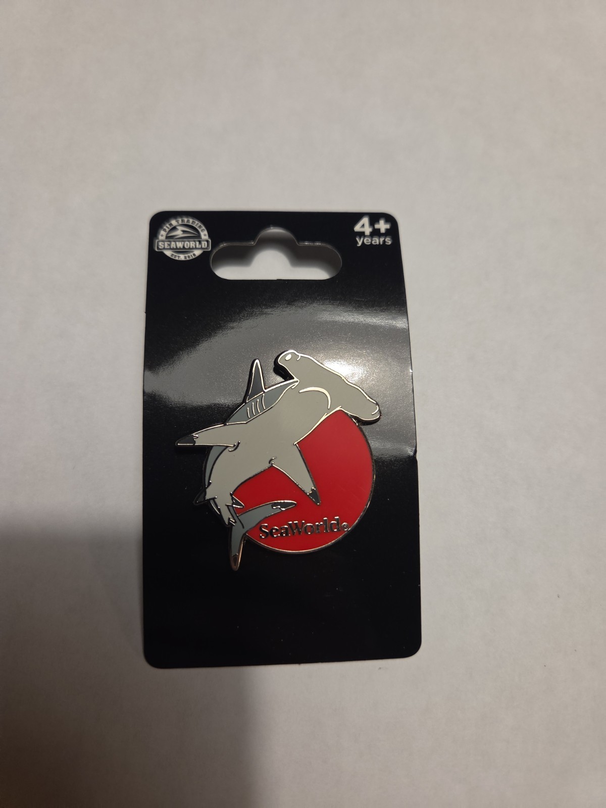 SeaWorld 2018 Pin Trading Hammerhead Shark Red Circle Core Enamel Pin