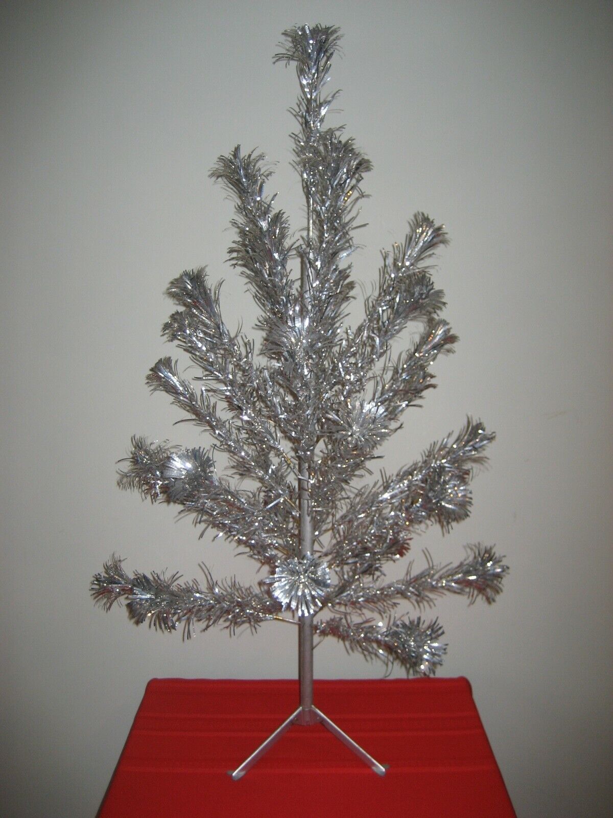 Vintage The Sparkler 4 ft Aluminum Christmas Tree w/orig box Star Brand Co M-434