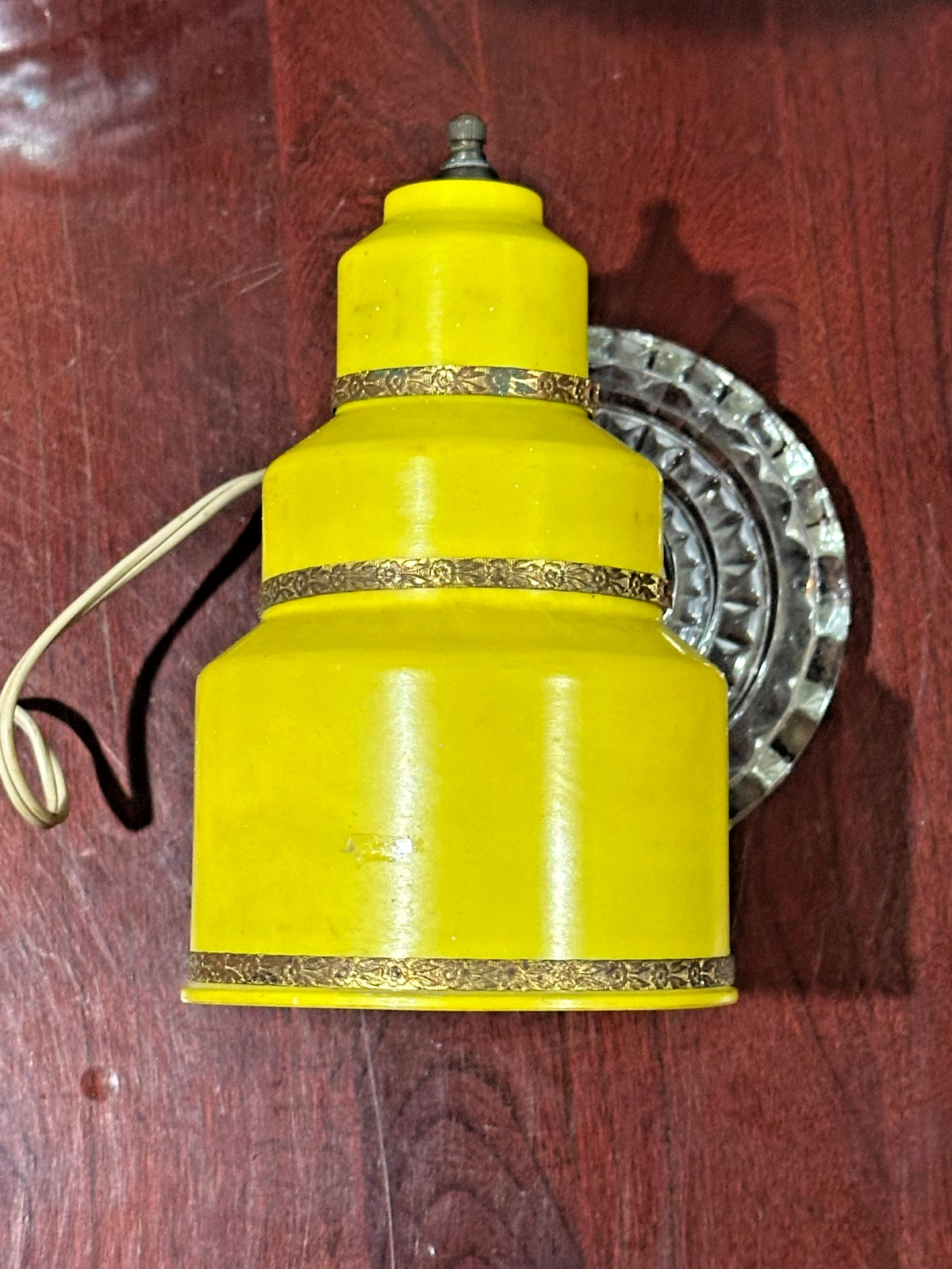 Vtg Yellow 3-Tier Beehive Enamel Metal Wall Sconce w Crystal Wall Mount, Brass