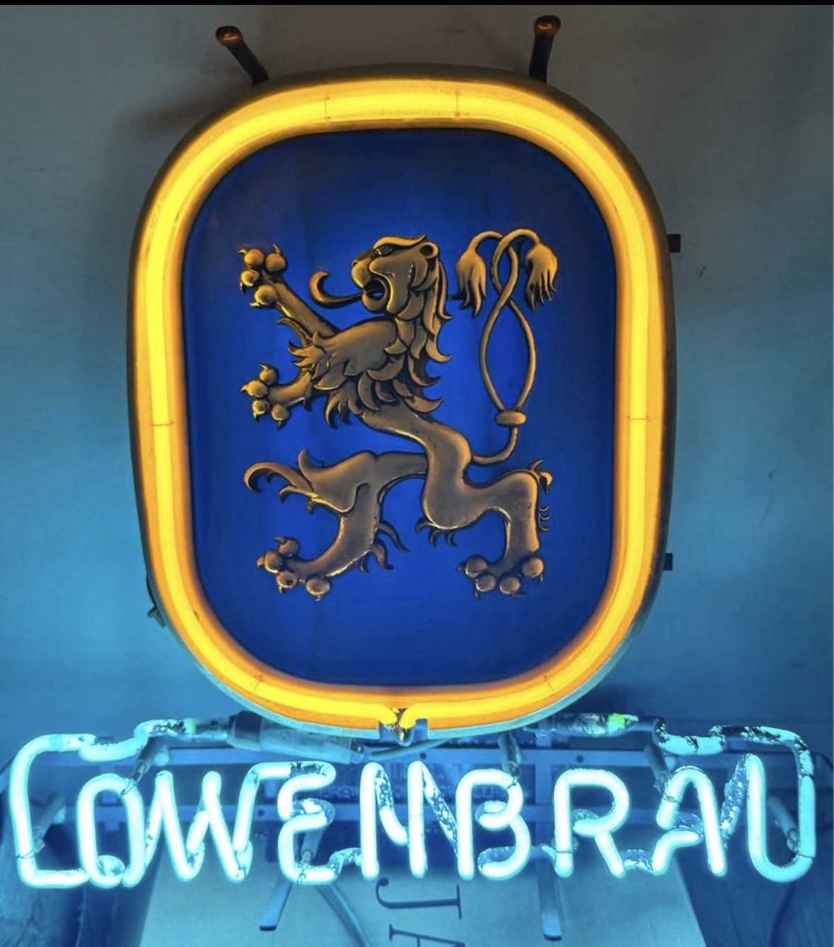 Vintage 1978 Lowenbrau Brewery Beer Lion Crest Neon Bar Light Sign - Works Well