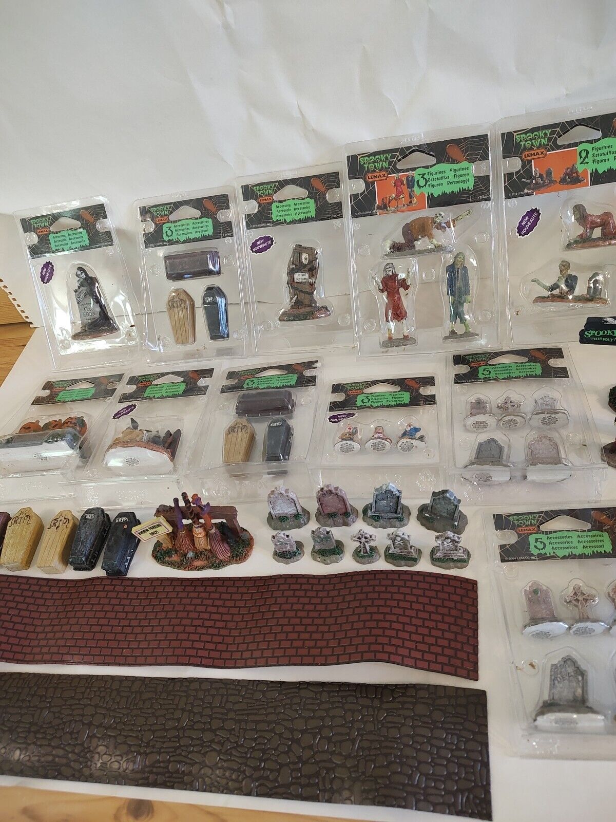 Spookytown Lemax Figures And Accessories Lot