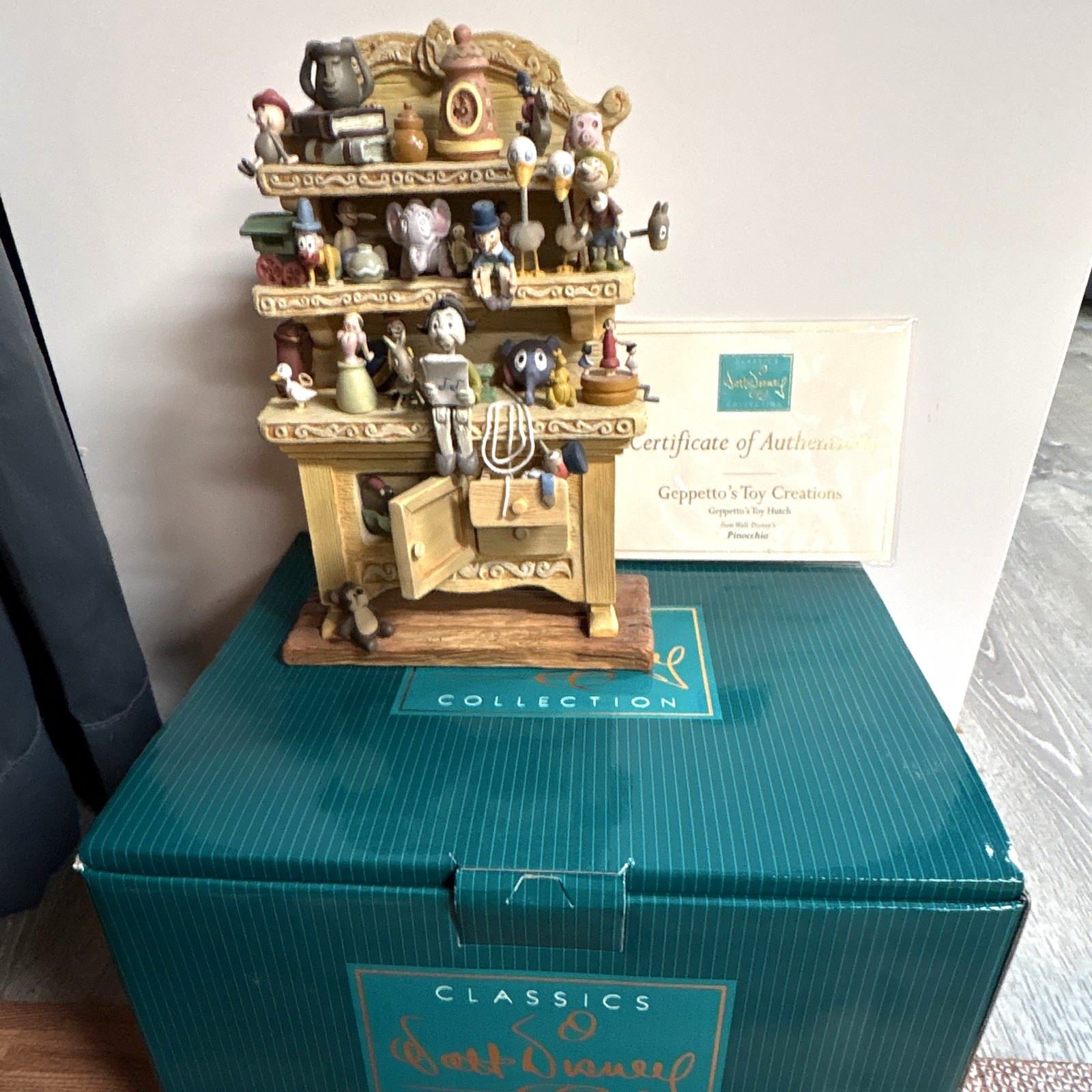 WDCC PINOCCHIO GEPPETTO\'S TOY CHEST JIMINY CRICKET 1997 Box COA