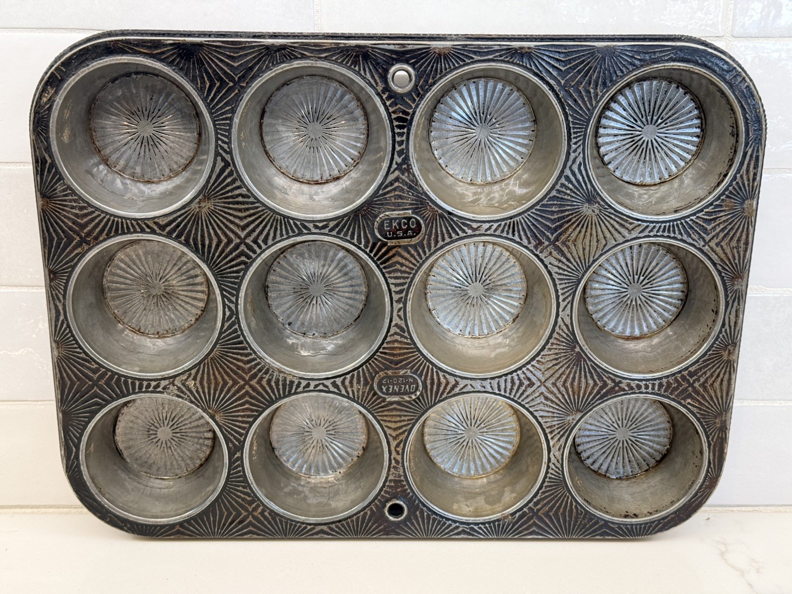 Vintage Ecko USA Ovenex 12 Cupcake Muffin Tin Starburst Pattern Ovenex N-120-12