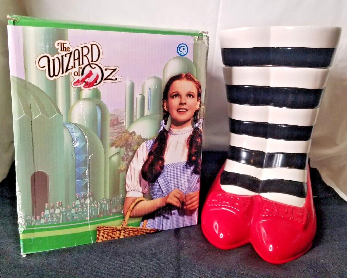 VINTAGE WIZARD OF OZ RED SHOES/RUBY SLIPPERS COOKIE JAR origional box: 