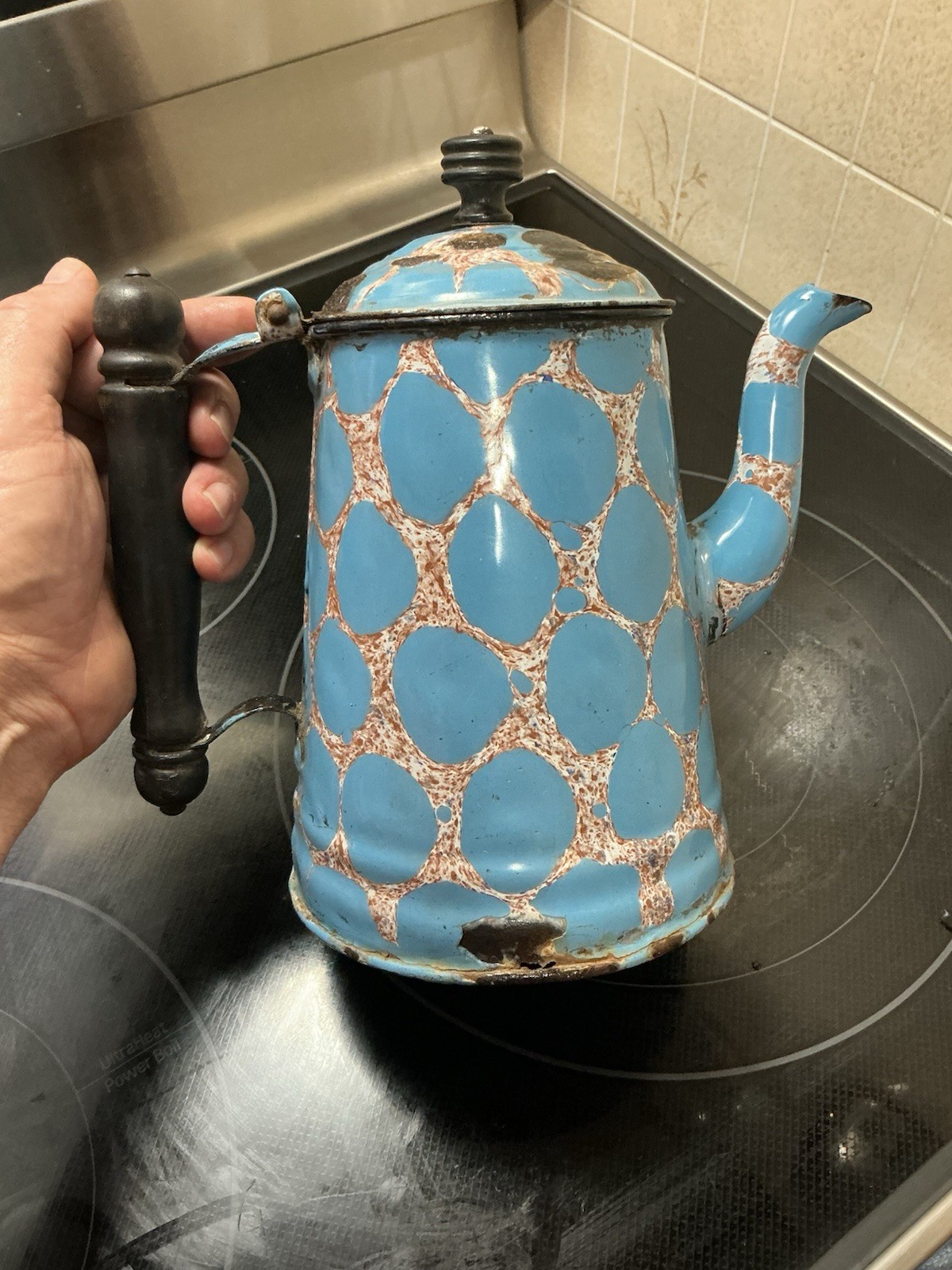 RARE TURQUOISE BLUE CHICKEN WIRE “END OF DAY” GRANITEWARE ENAMELWARE ANTIQUE NR RARE TURQUOISE BLUE CHICKEN WIRE “END OF DAY” GRANITEWARE ENAMELWARE ANTIQUE NR