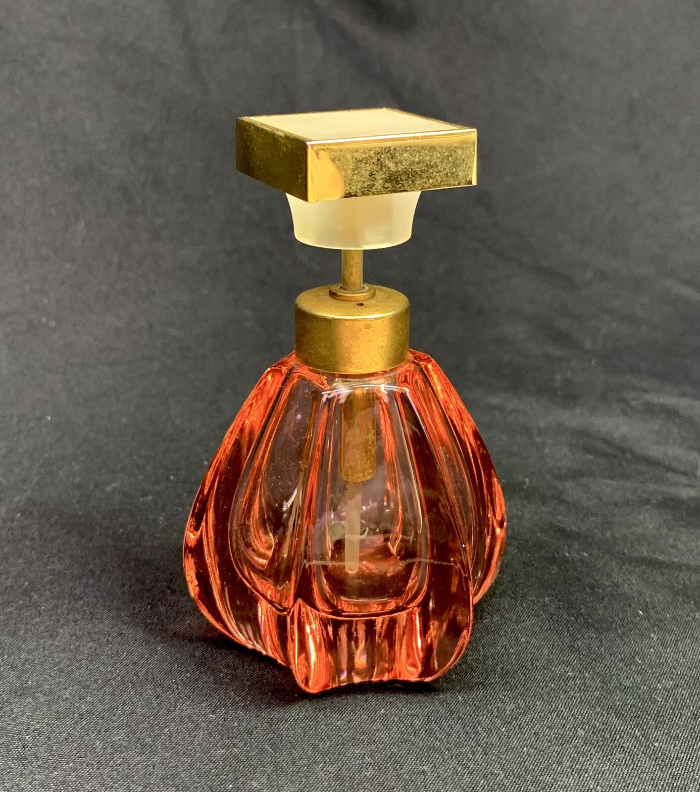 Vintage FABULOUS PINK RIBBED PERFUME BUTTON ATOMIZER BOTTLE WOW 